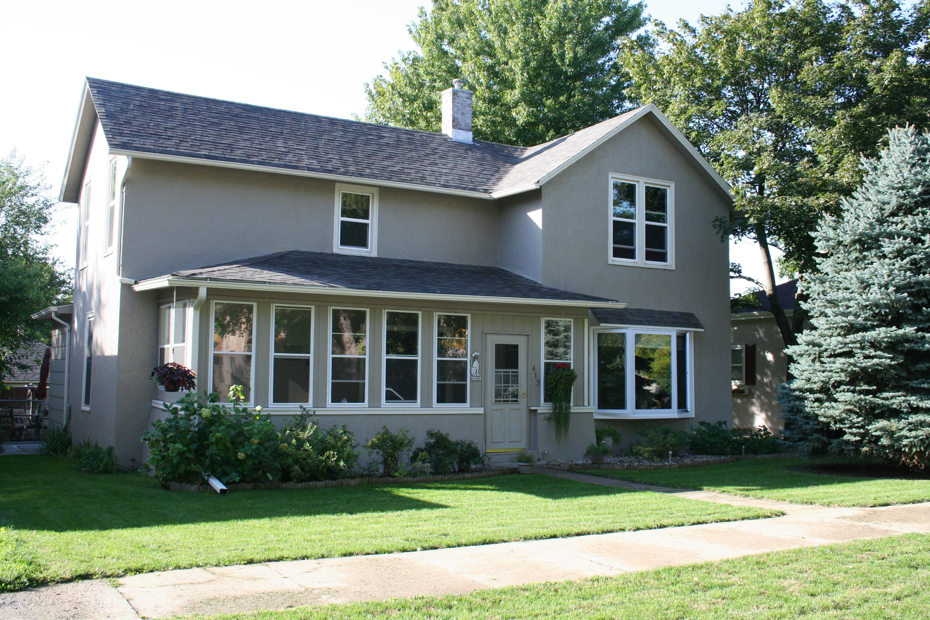 417 E 3rd Ave