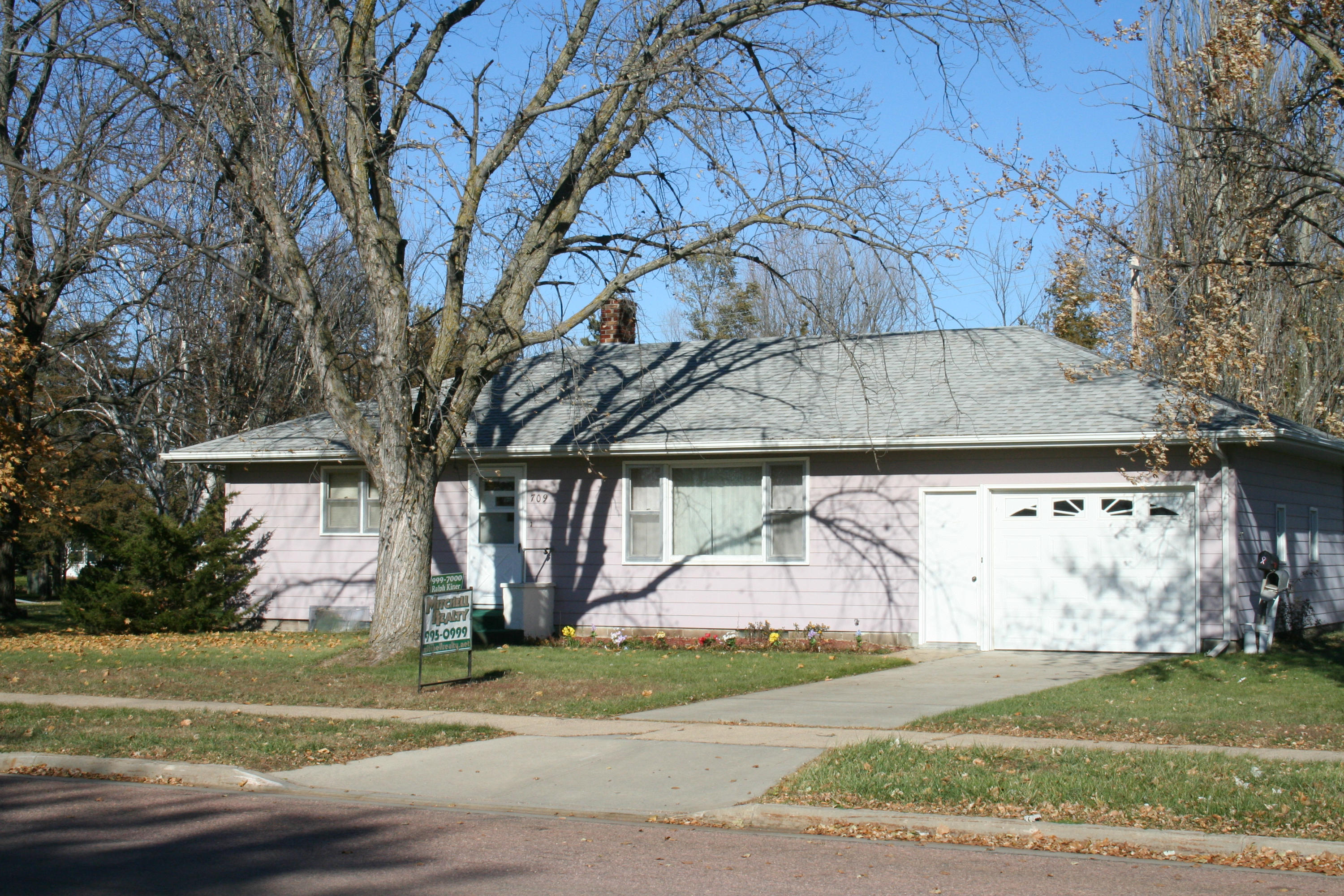 709 E Main