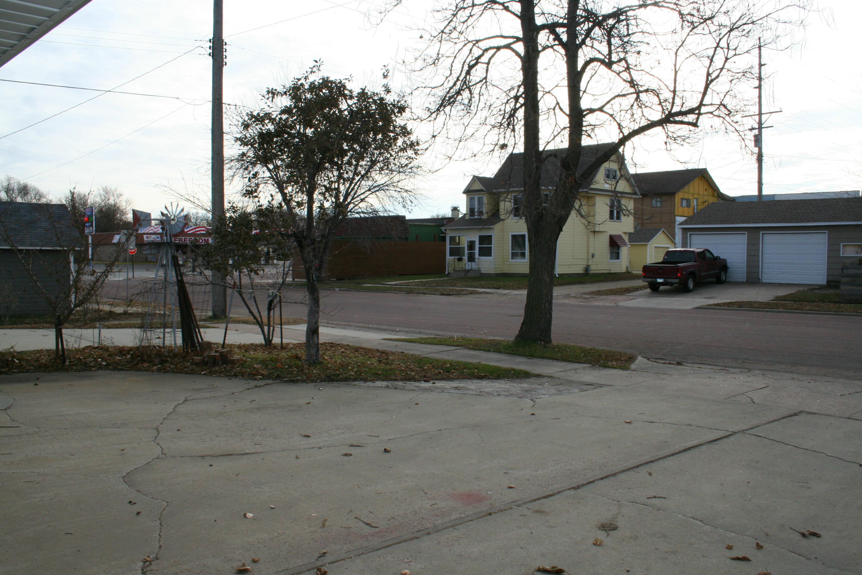 420 W Cedar