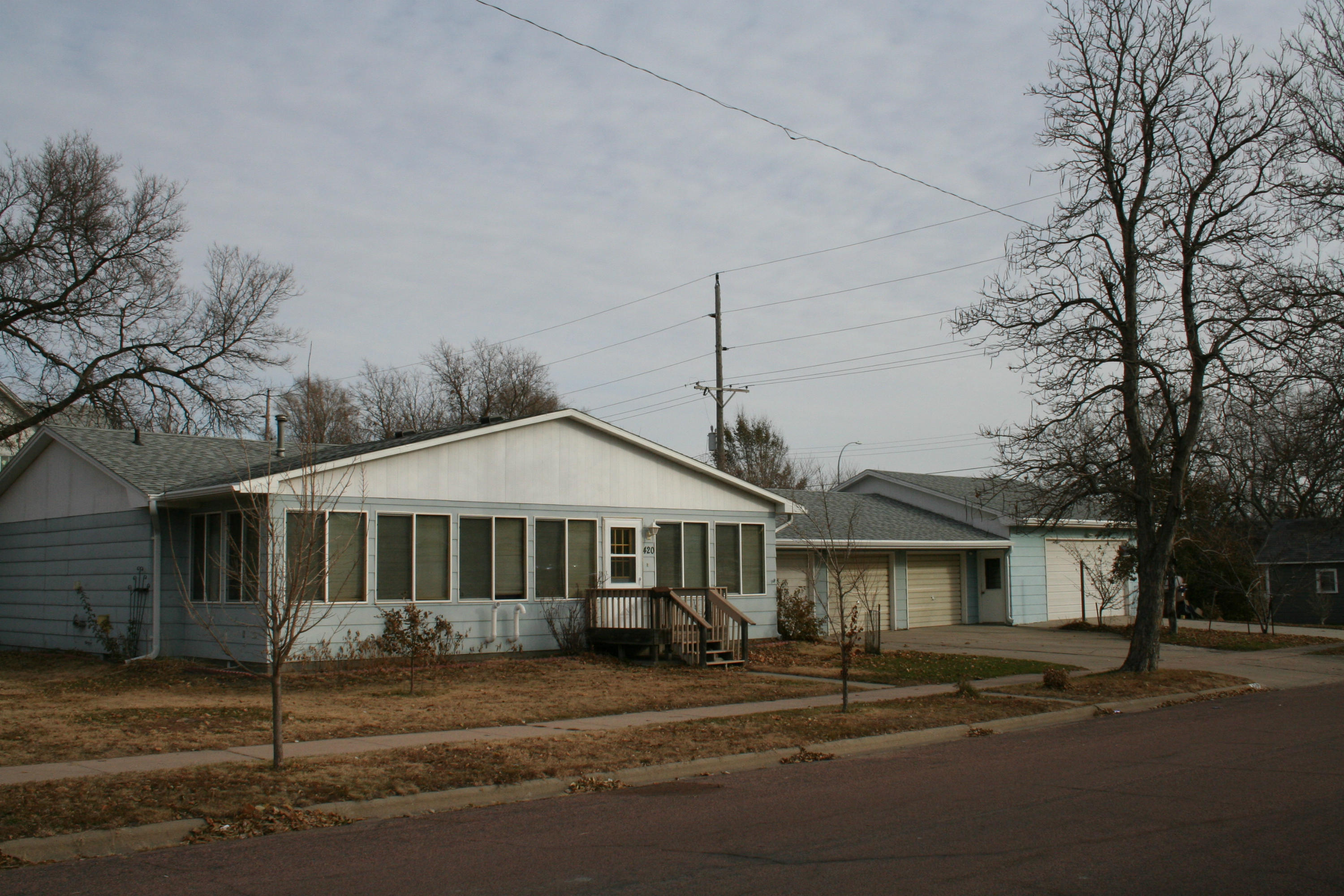 420 W Cedar