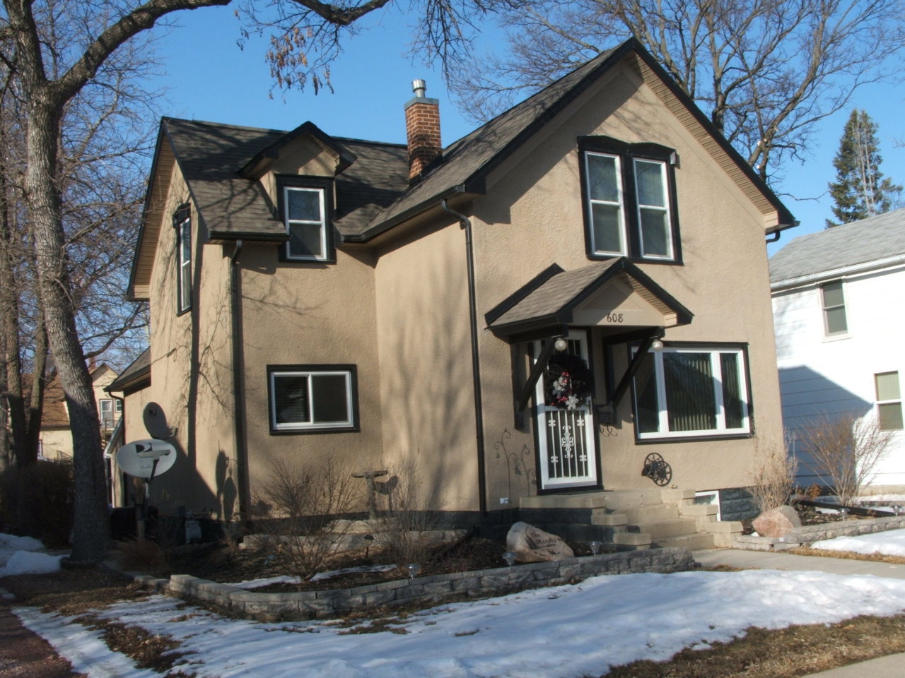 608 W 3rd