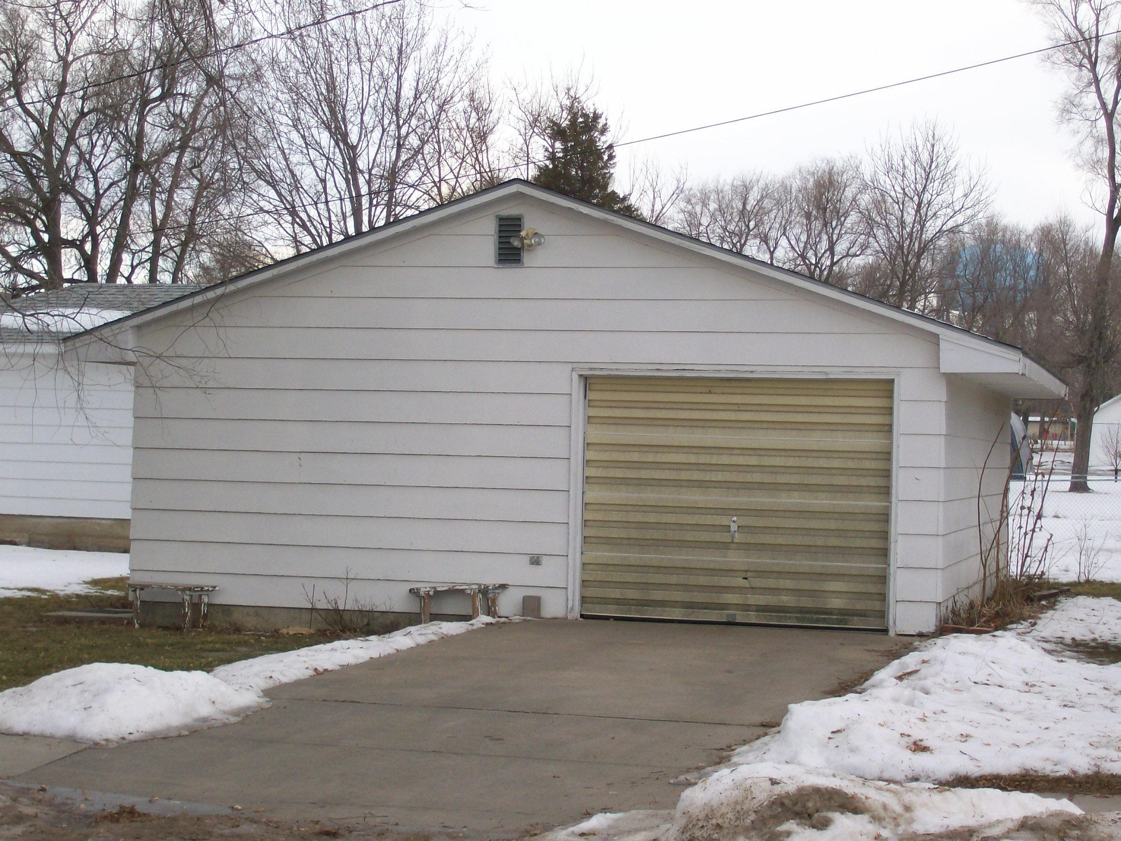 900 W 6th St