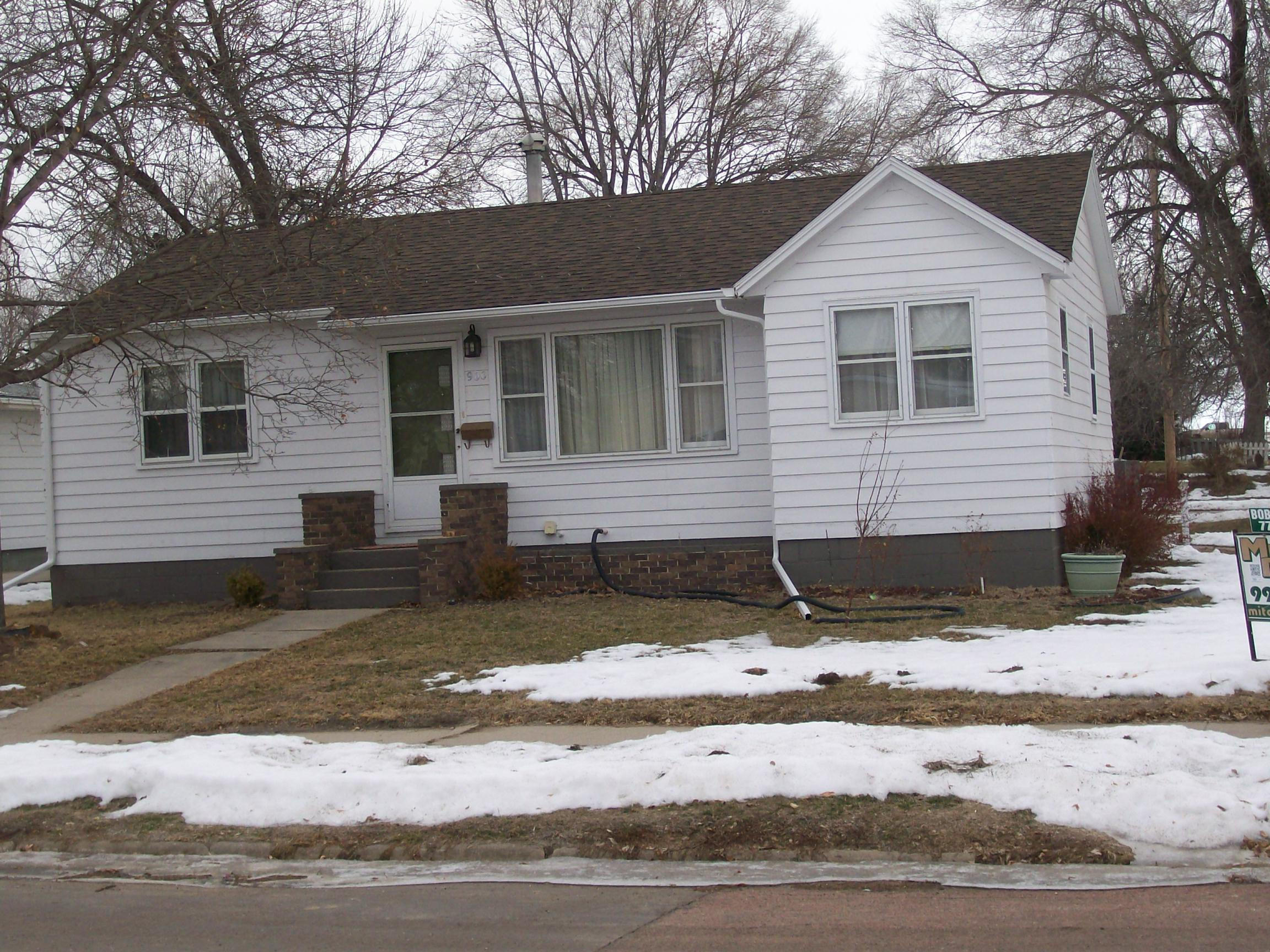 900 W 6th St