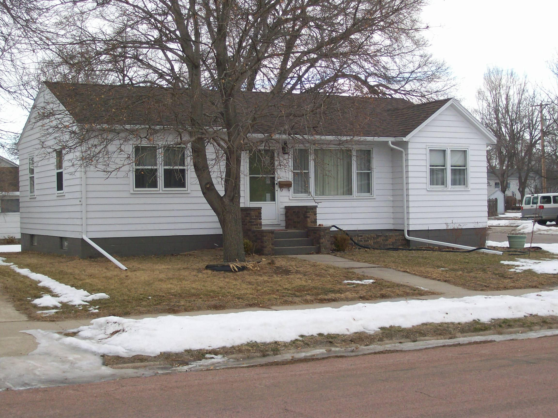 900 W 6th St