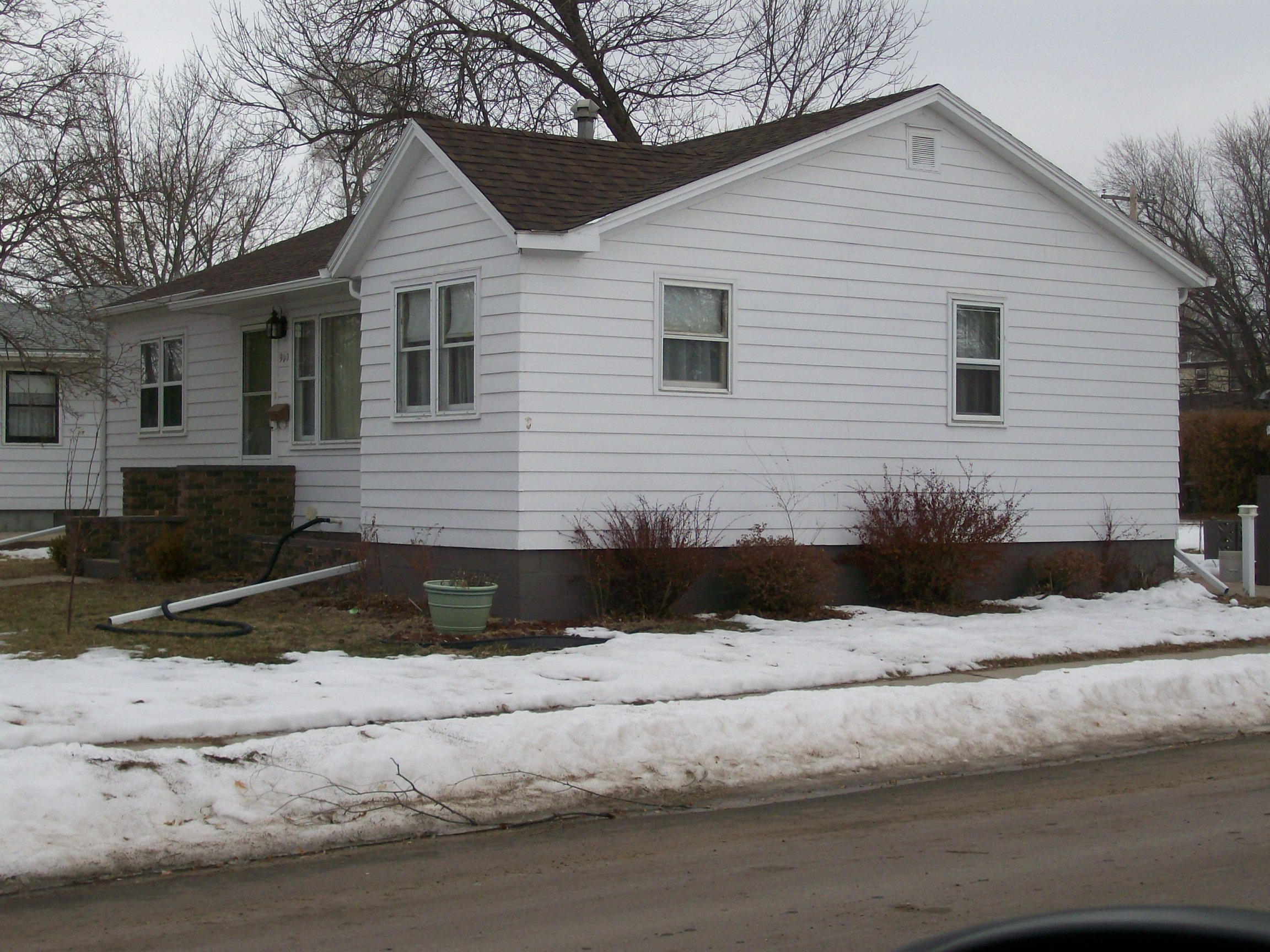 900 W 6th St