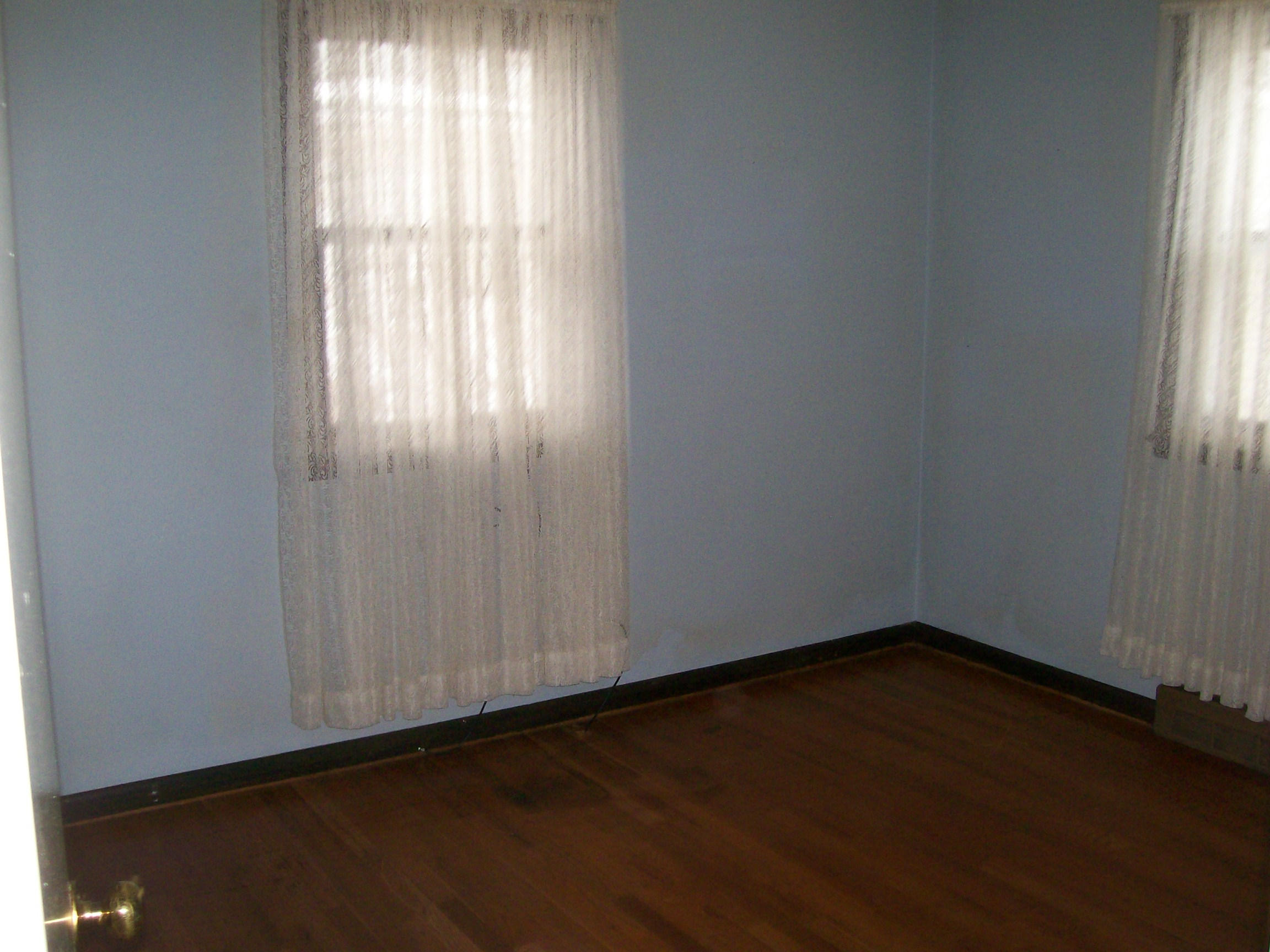 900 W 6th St