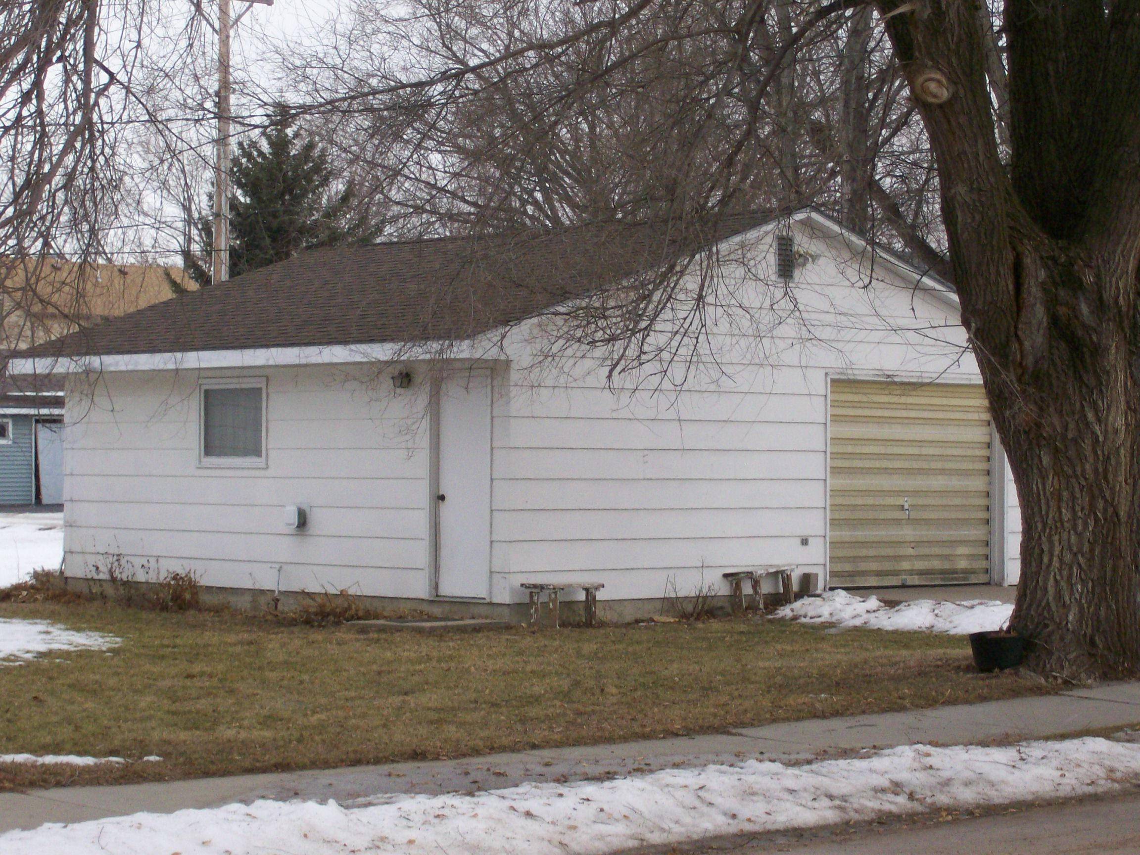 900 W 6th St