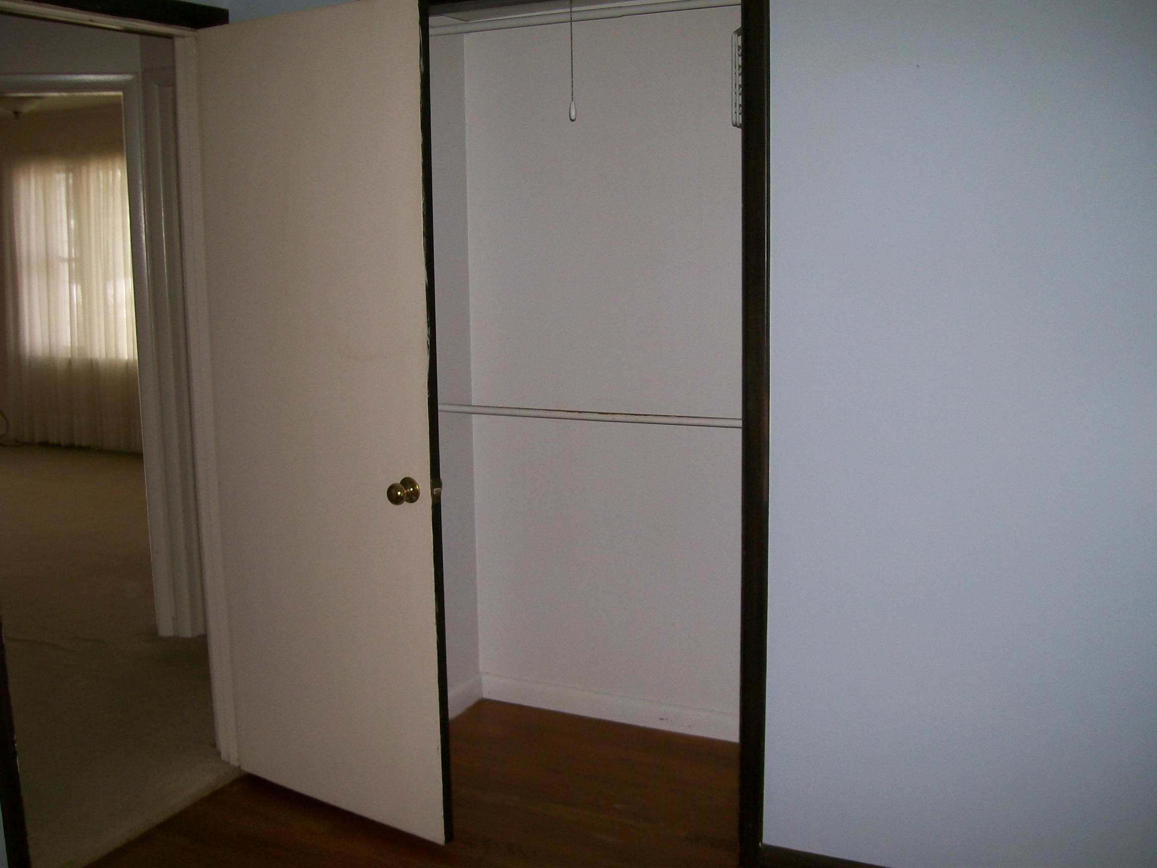 900 W 6th St