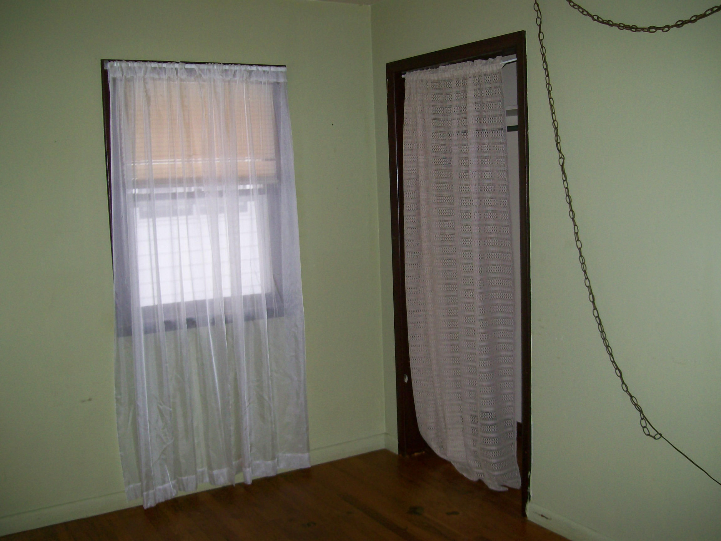 900 W 6th St