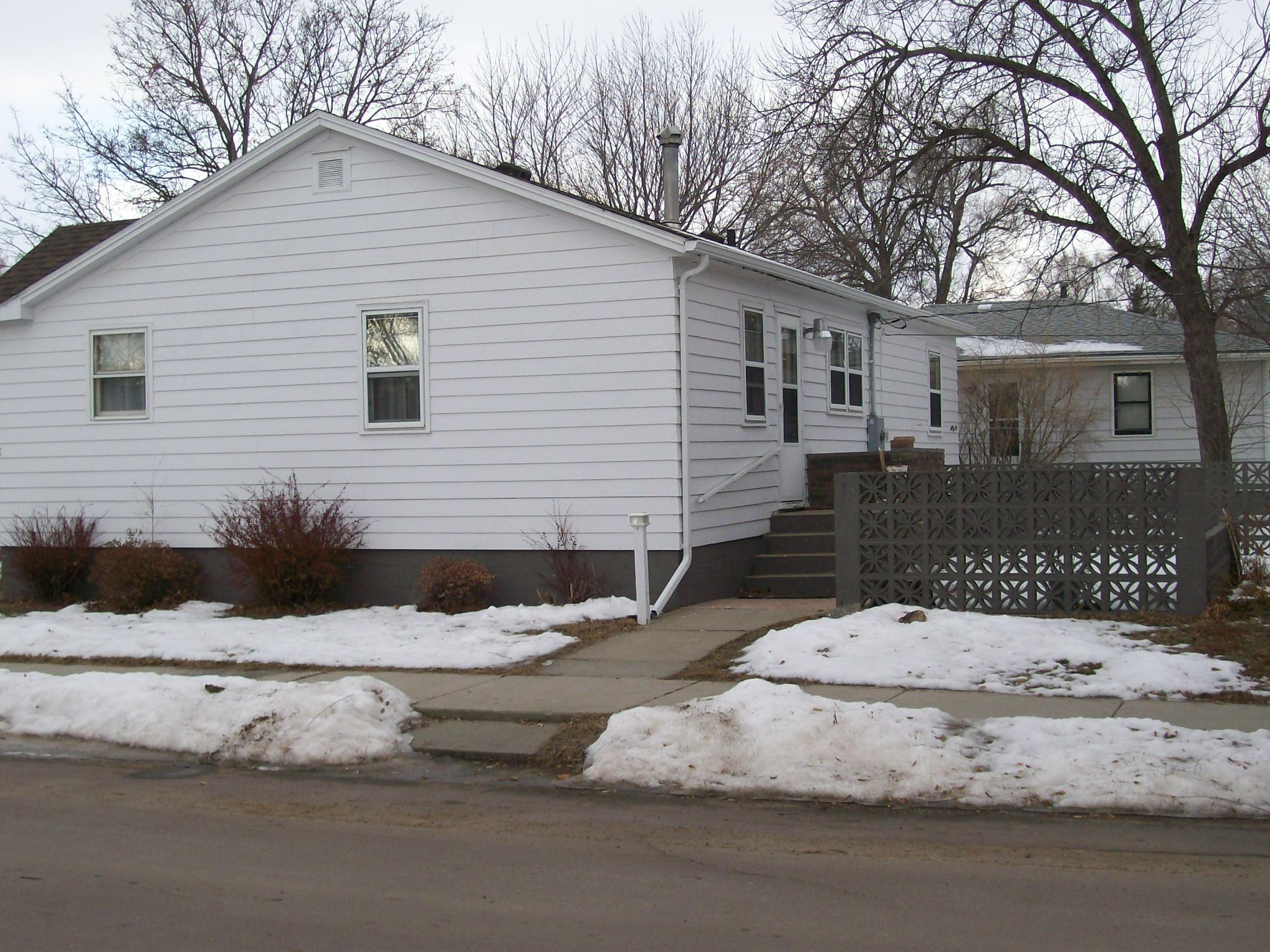 900 W 6th St