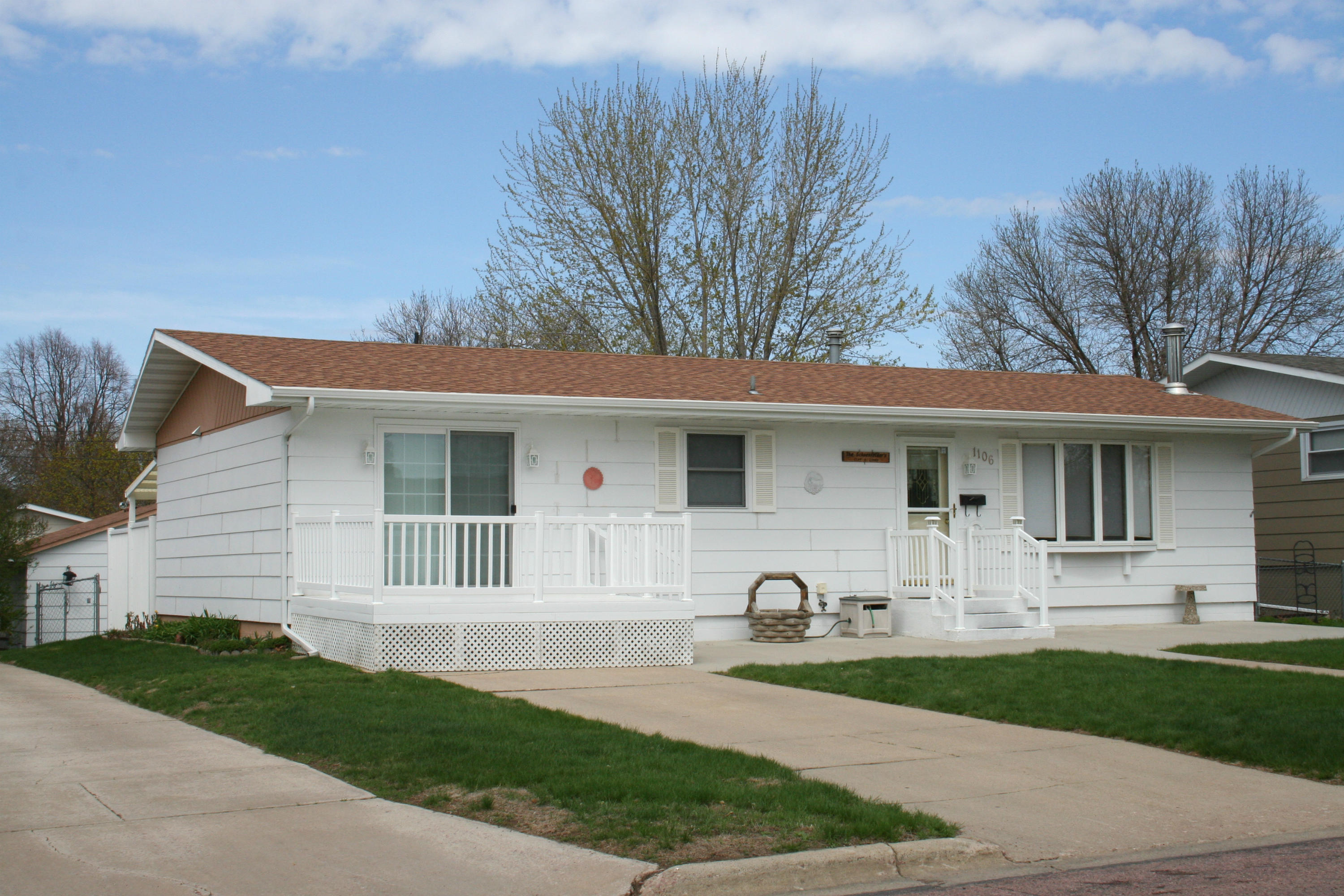 1106 W 5TH Ave