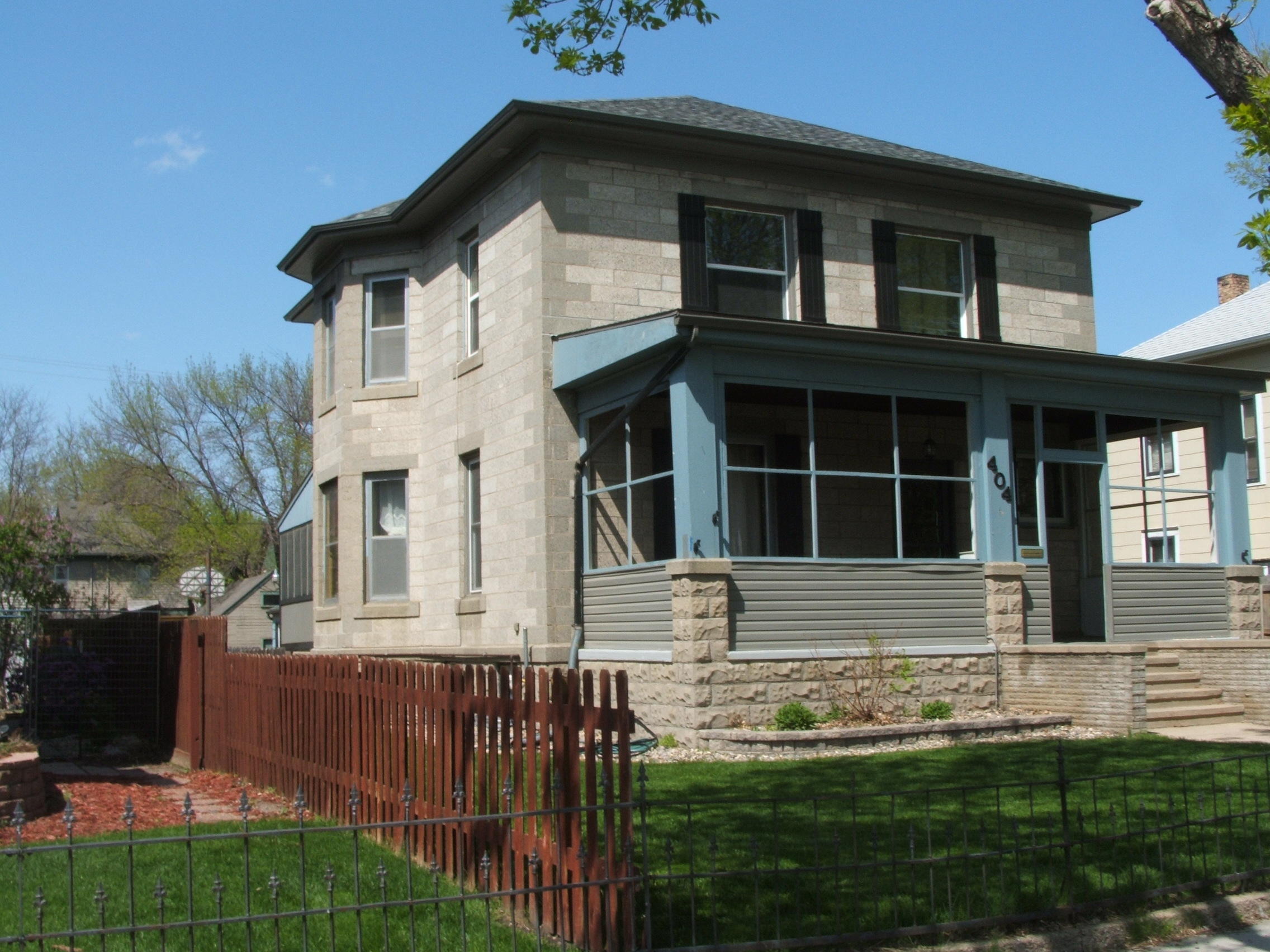 404 E 3rd