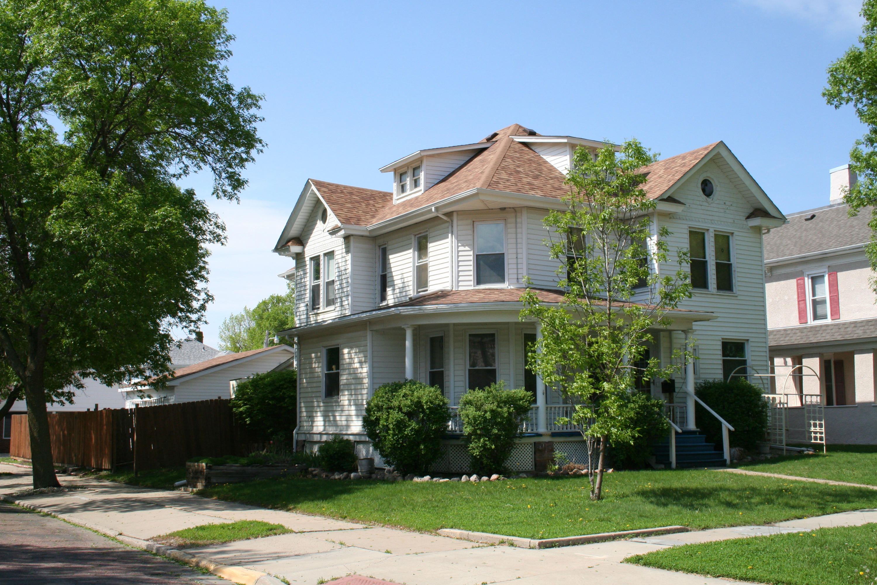 201 W 3rd Ave