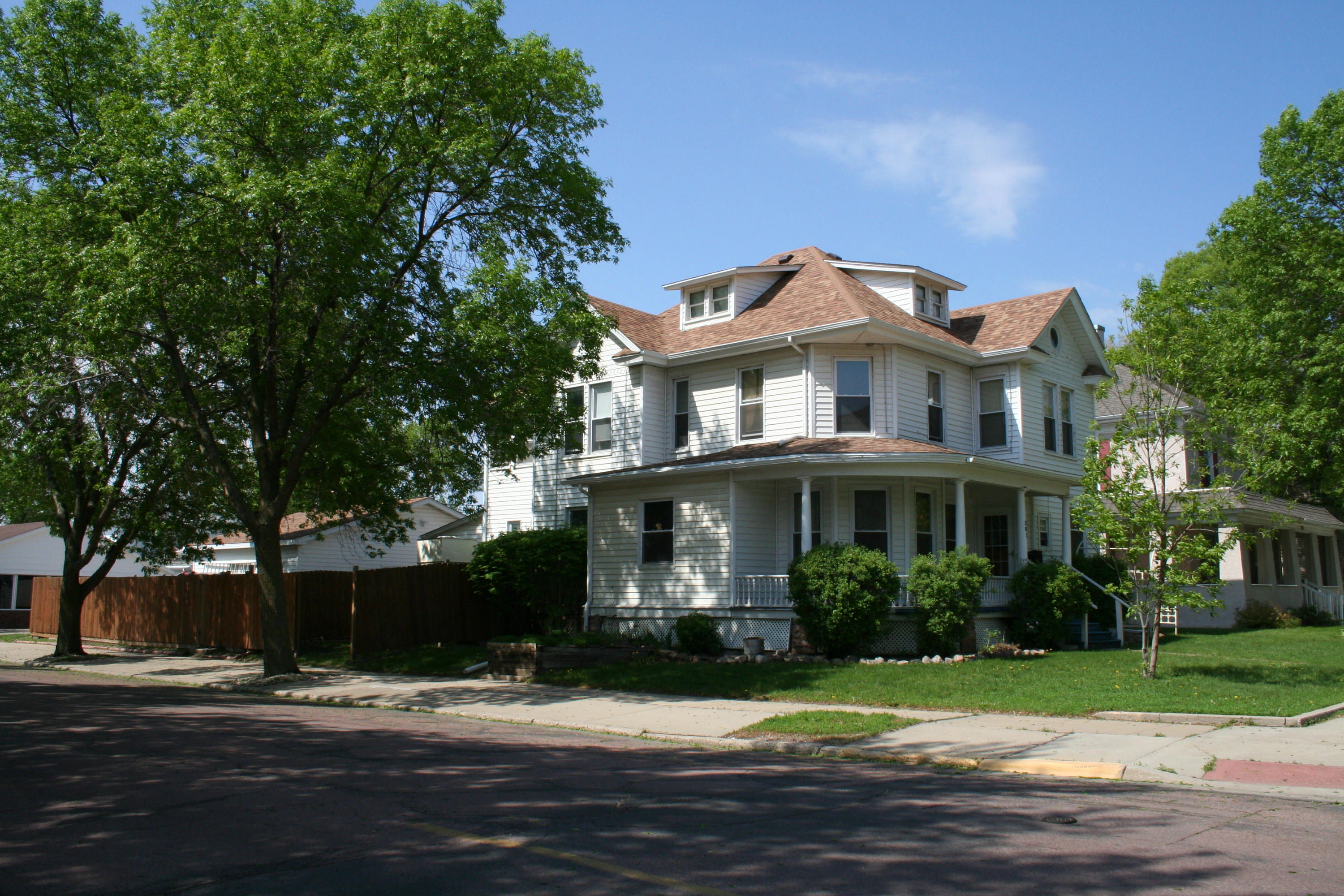 201 W 3rd Ave