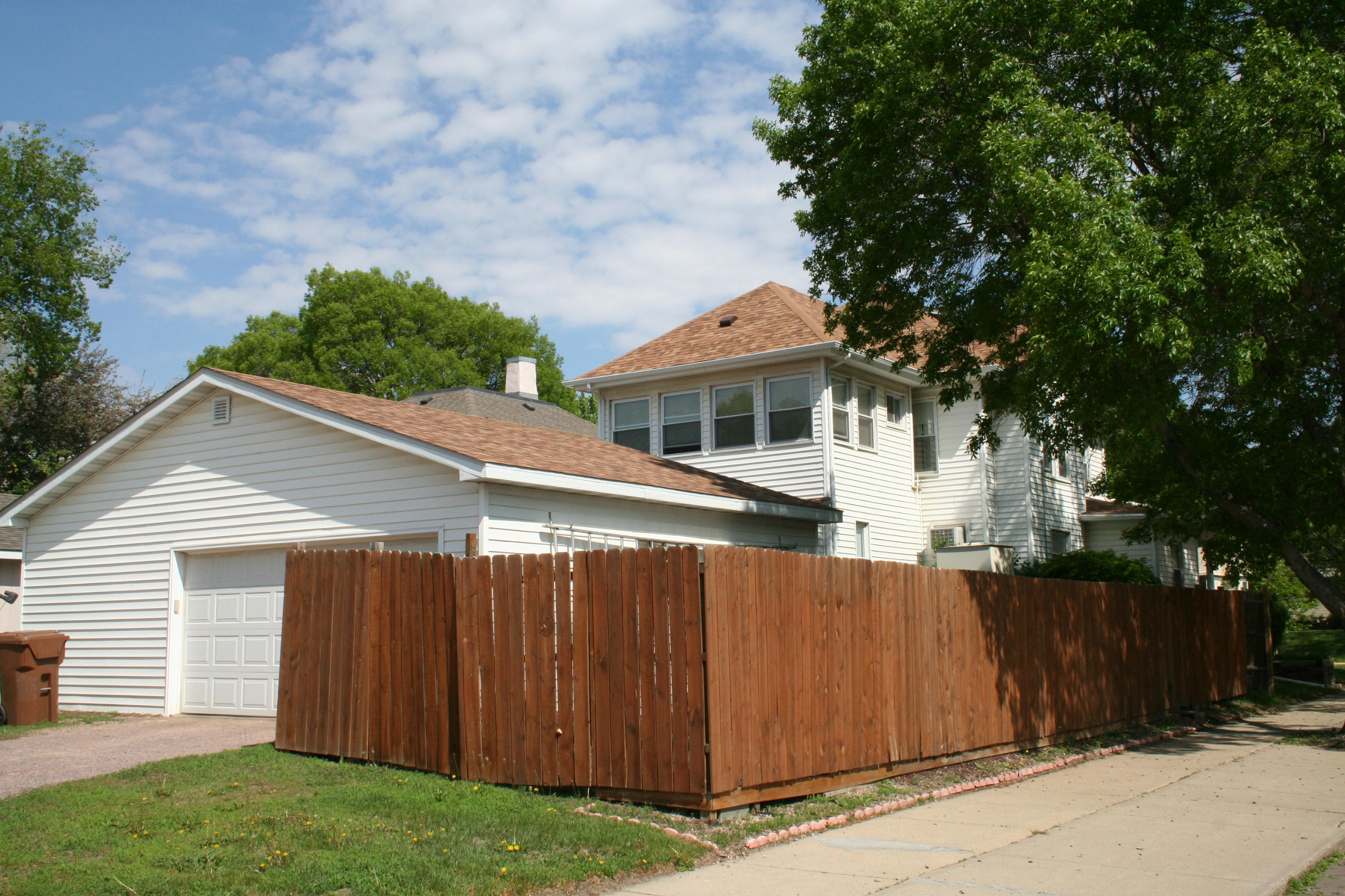 201 W 3rd Ave