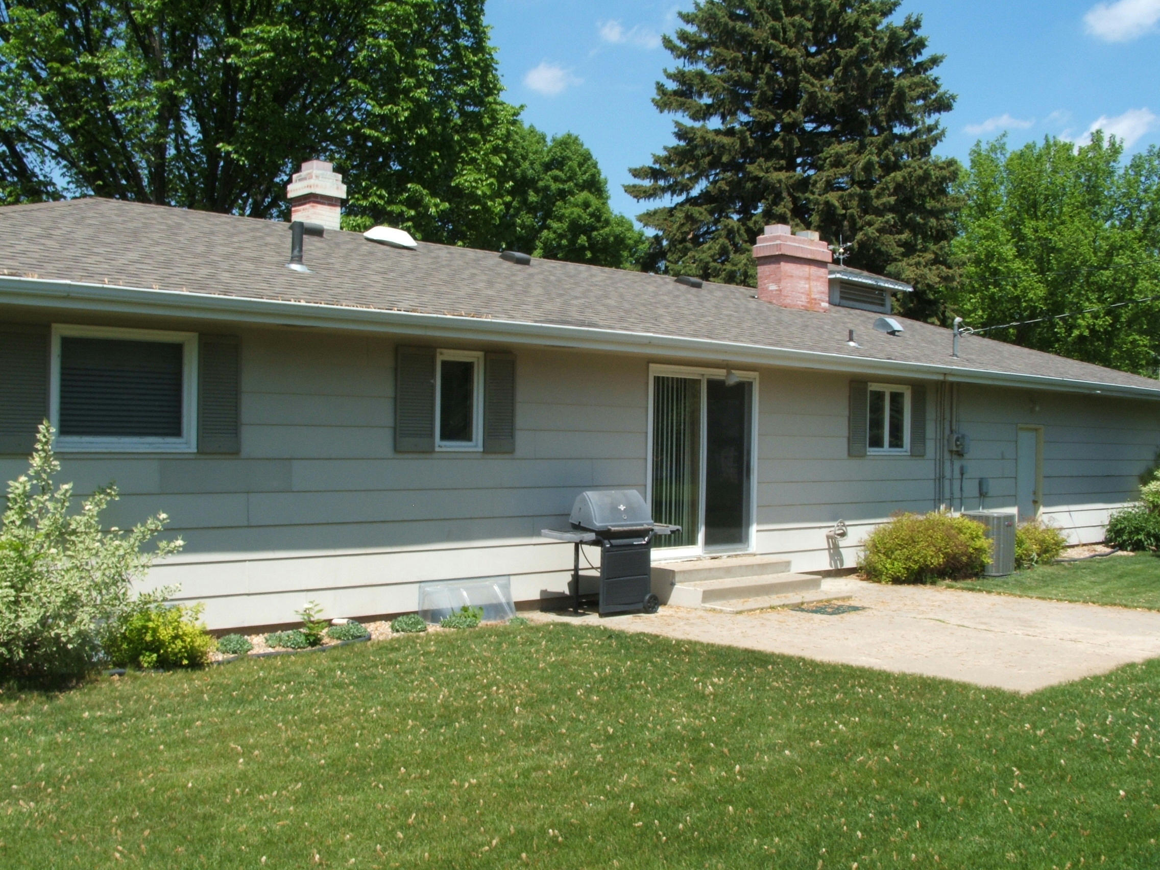 1025 W Cedar Ave