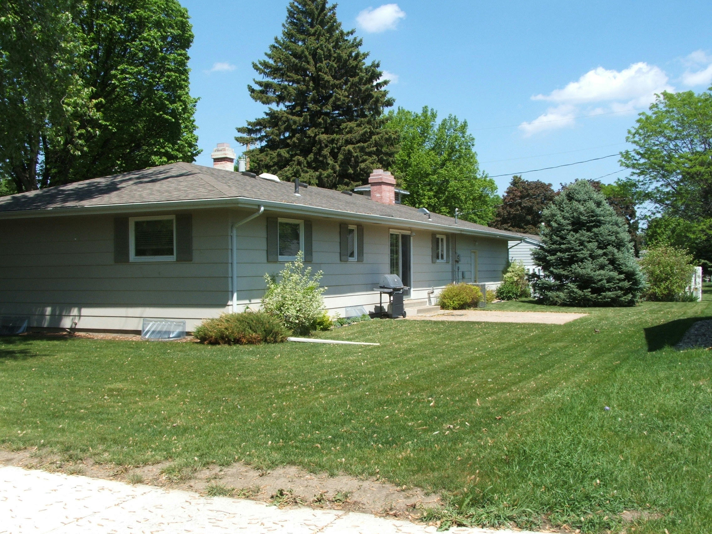 1025 W Cedar Ave
