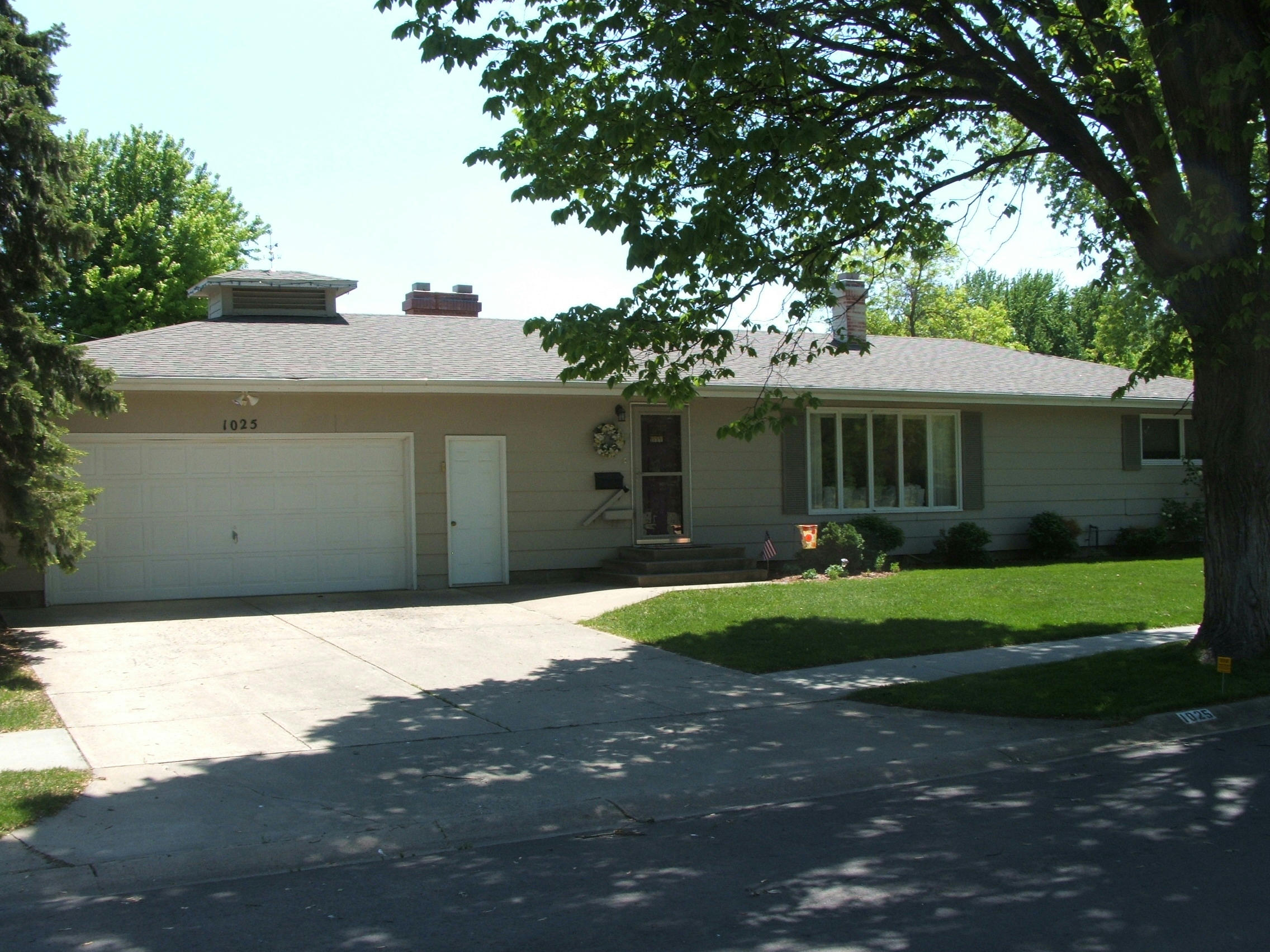1025 W Cedar Ave