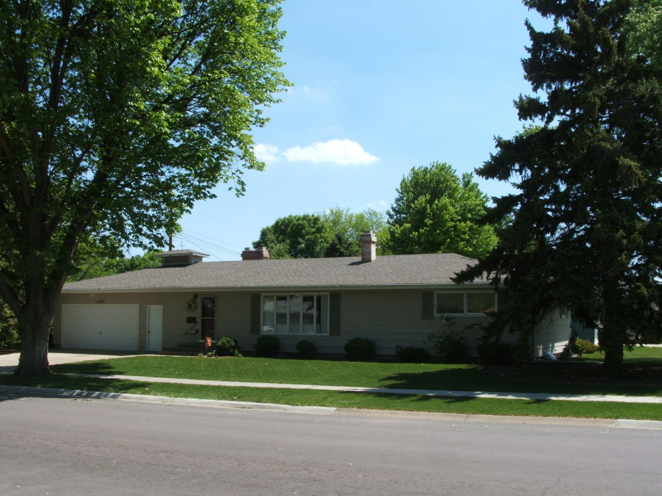 1025 W Cedar Ave
