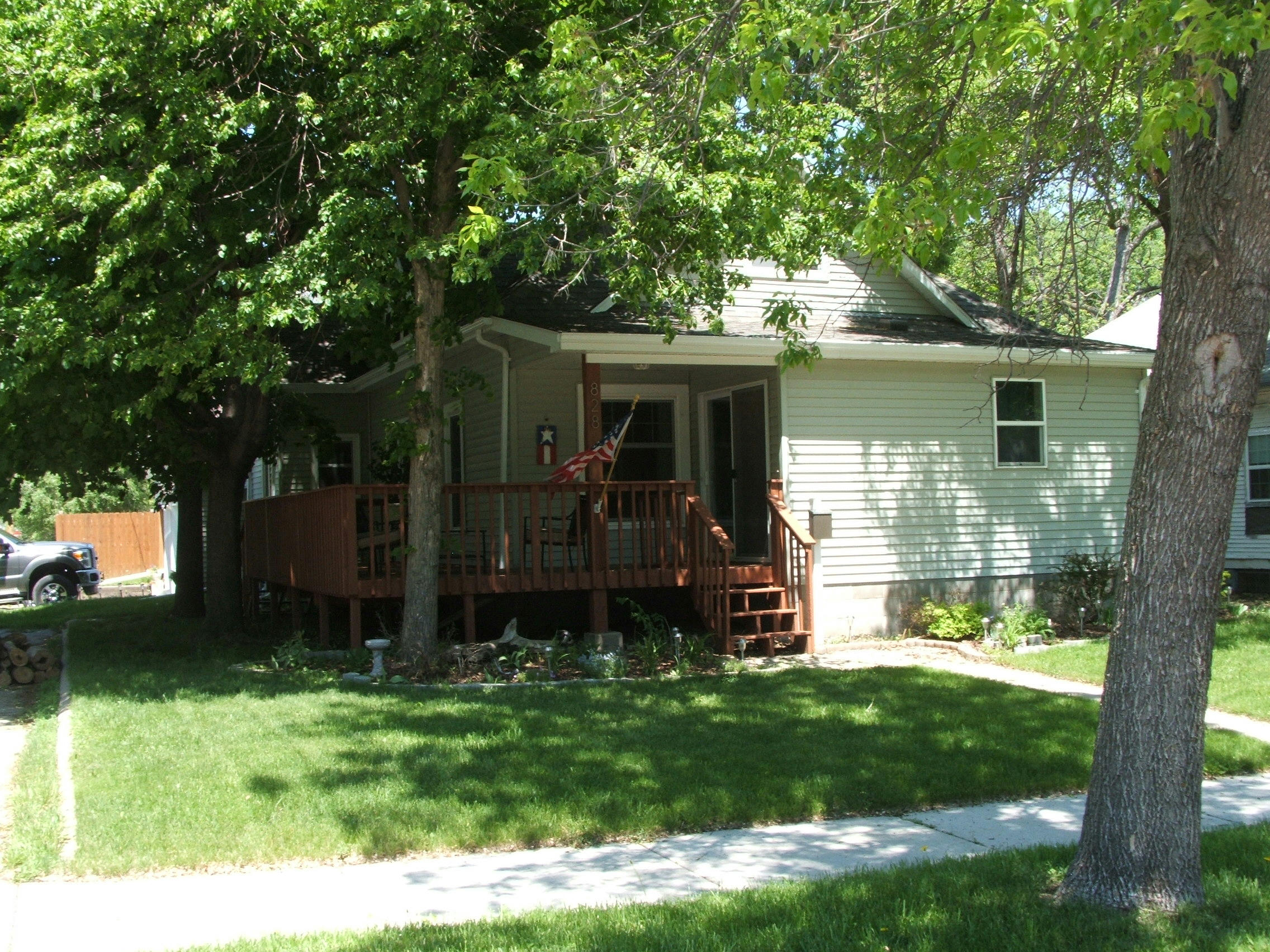 828 W 4th