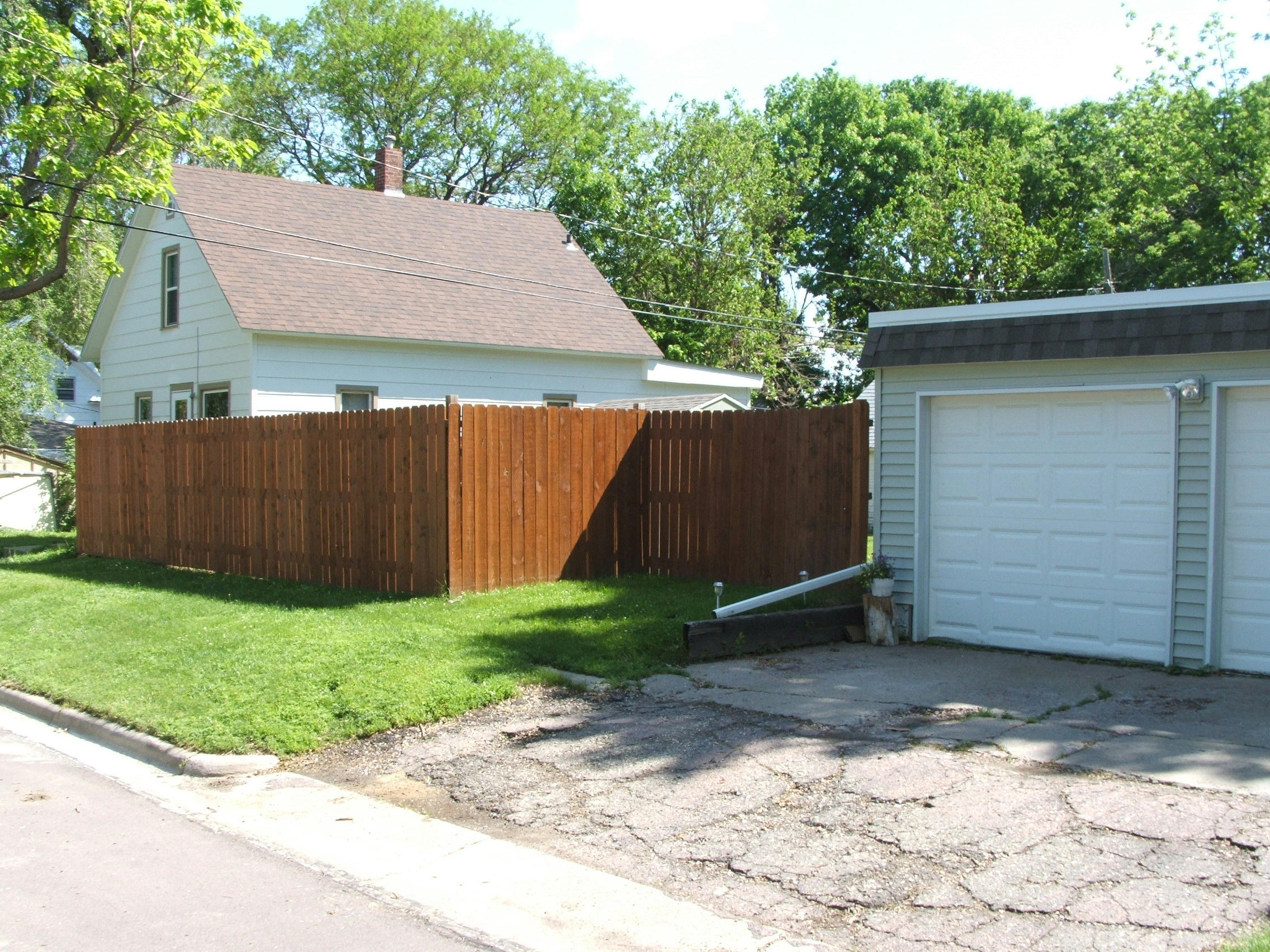 828 W 4th