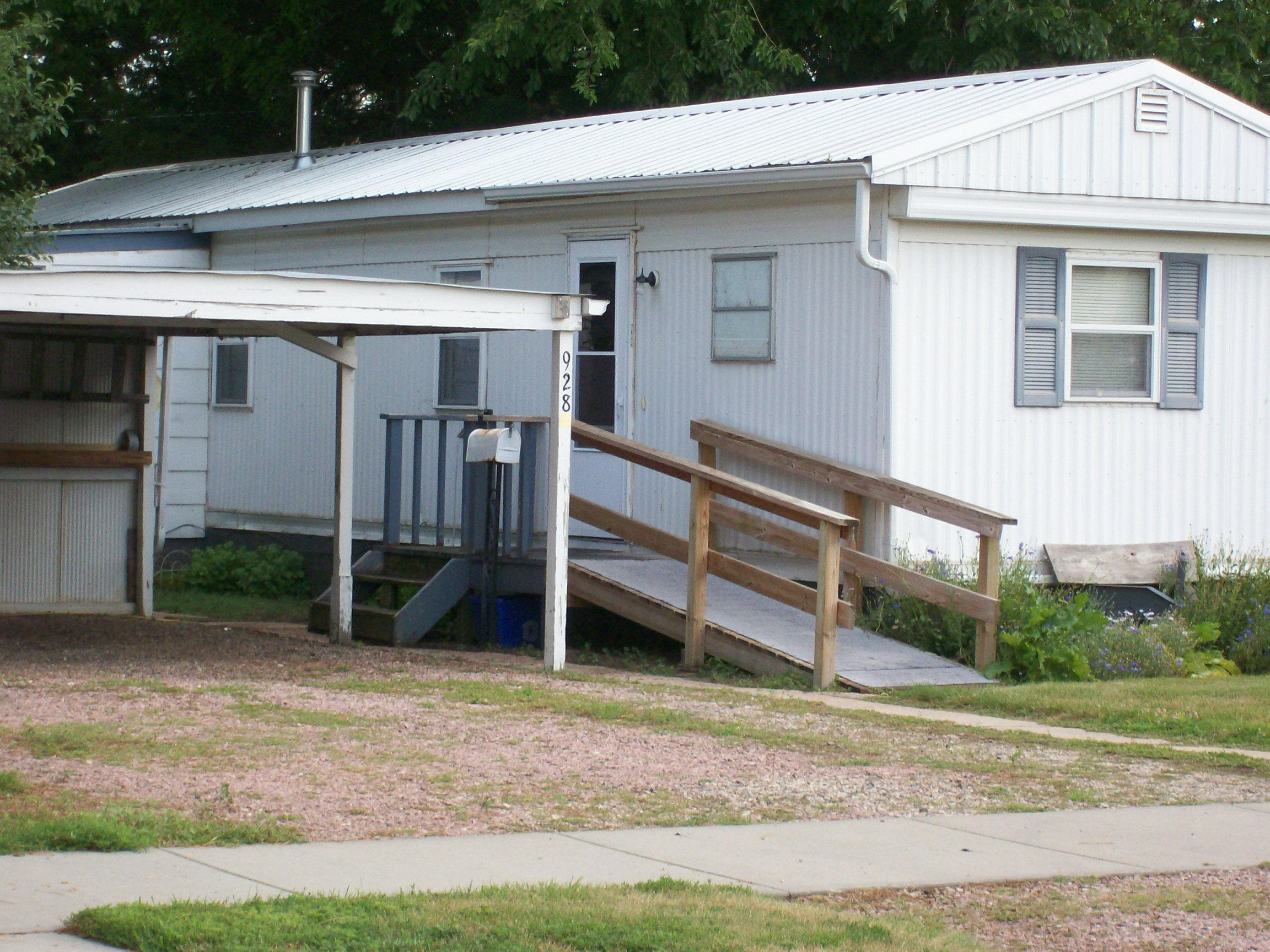 928 E Ash Ave