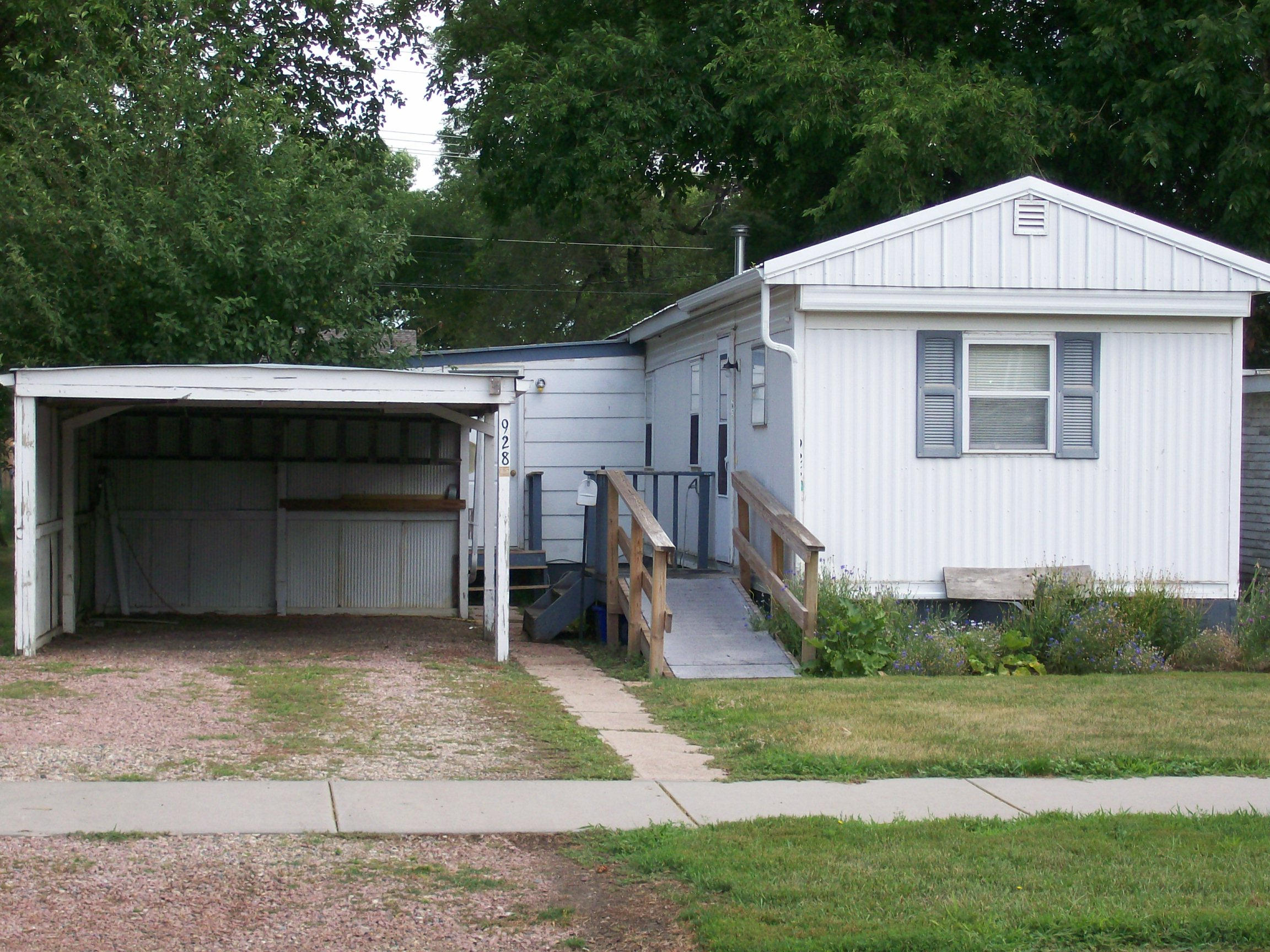928 E Ash Ave