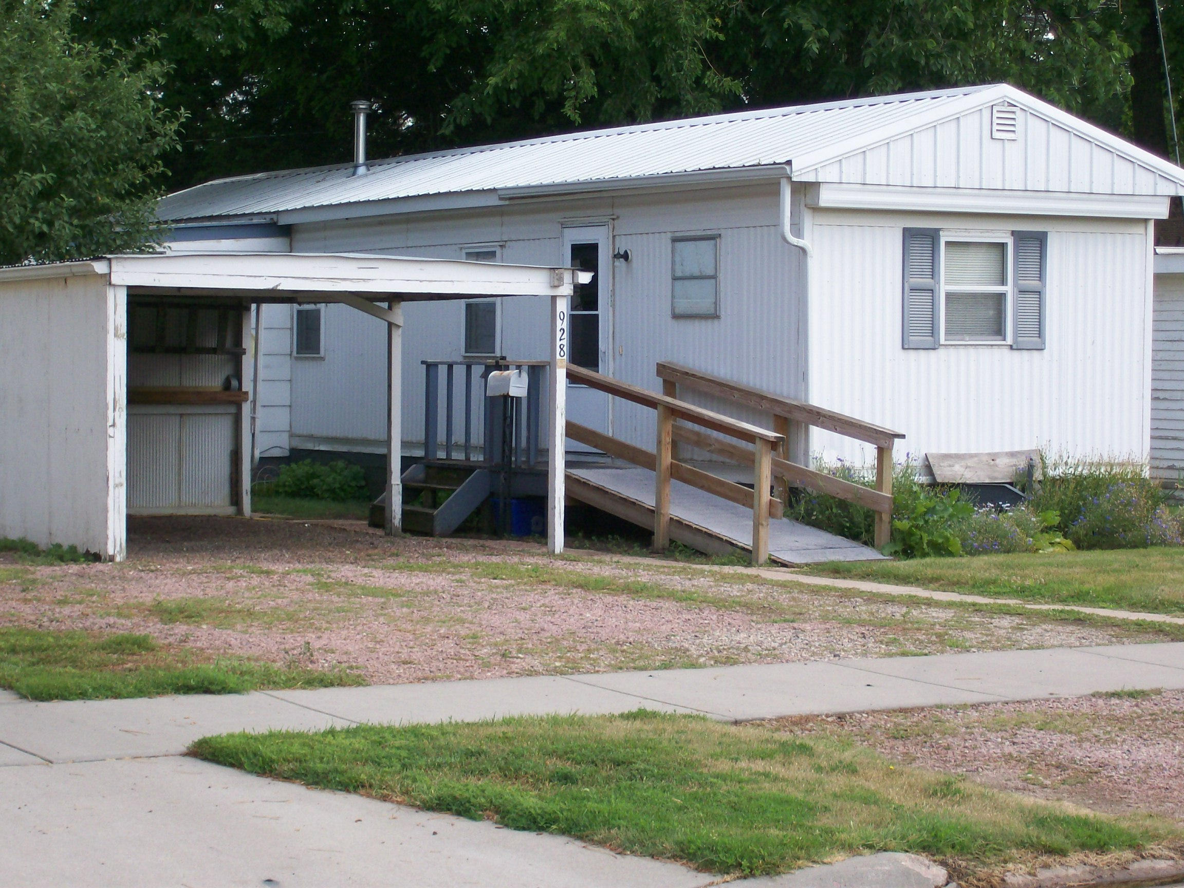 928 E Ash Ave