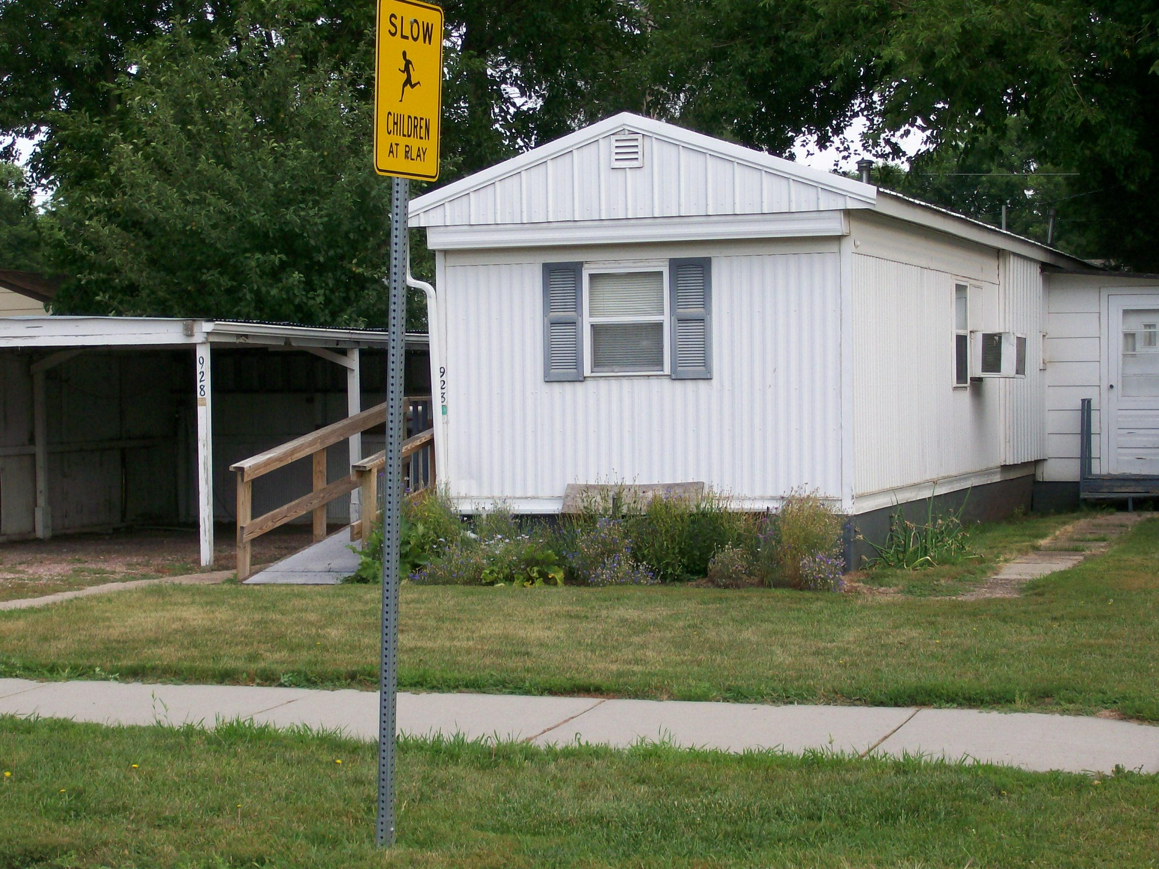 928 E Ash Ave
