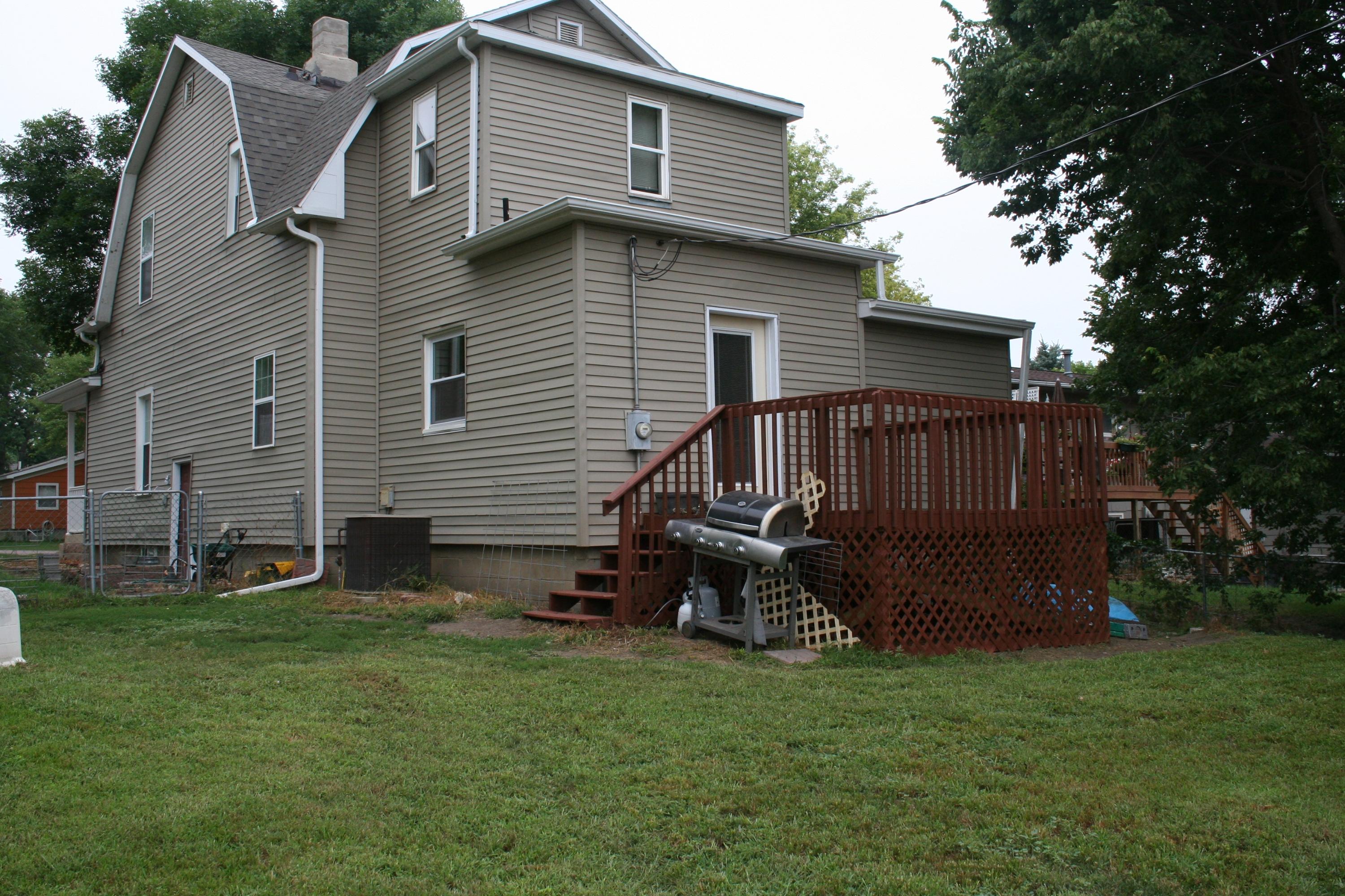 1006 S Rowley