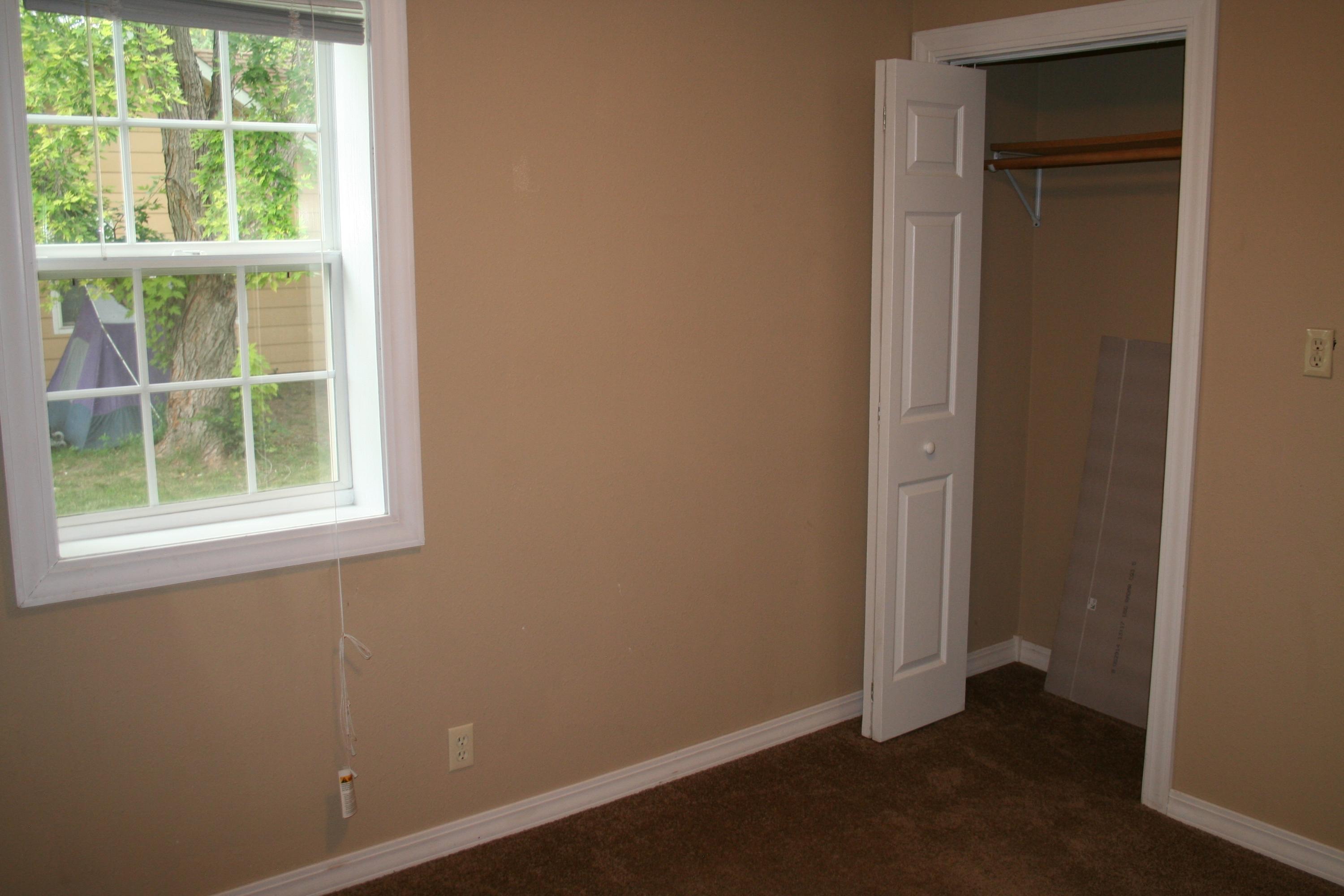 1006 S Rowley