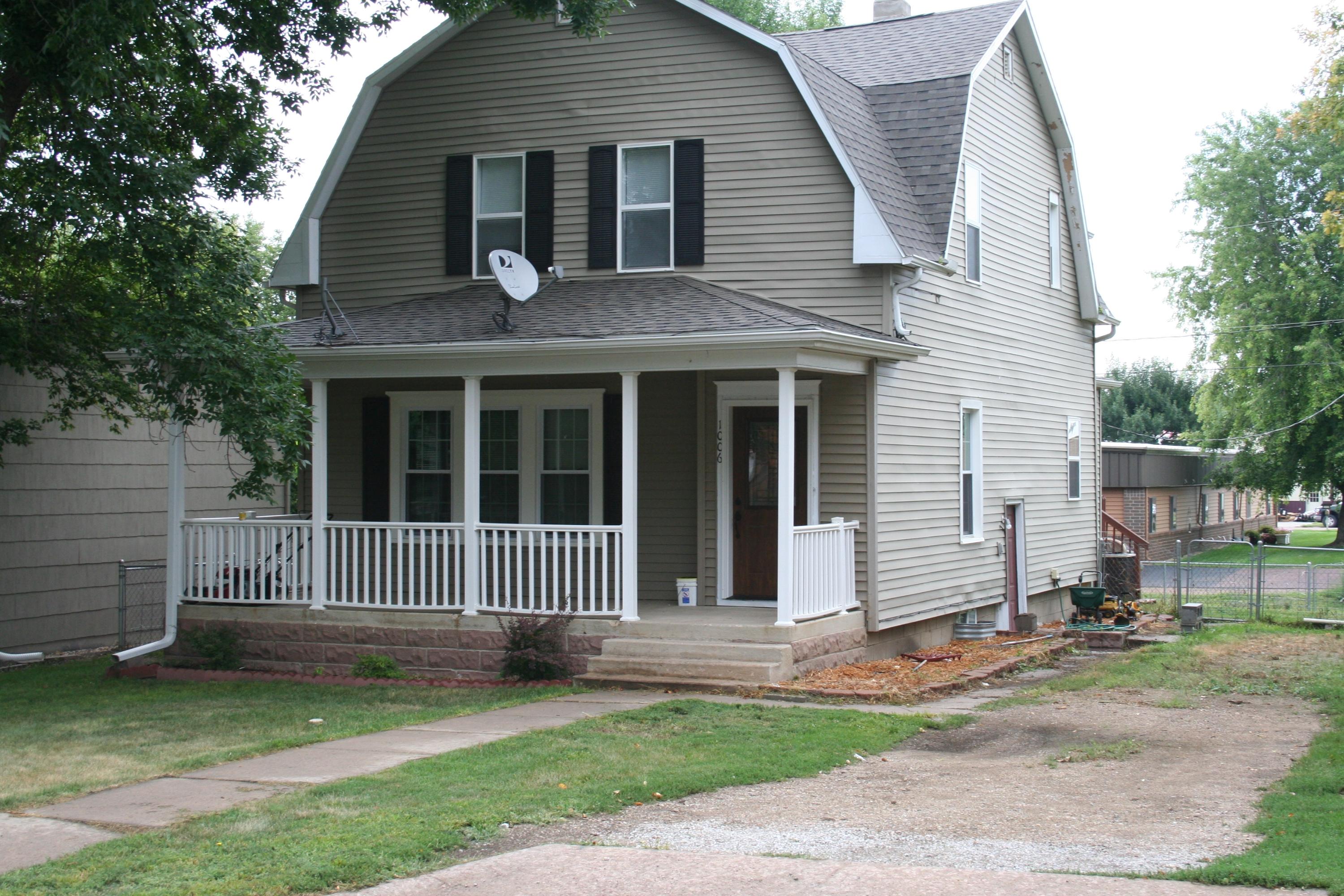 1006 S Rowley