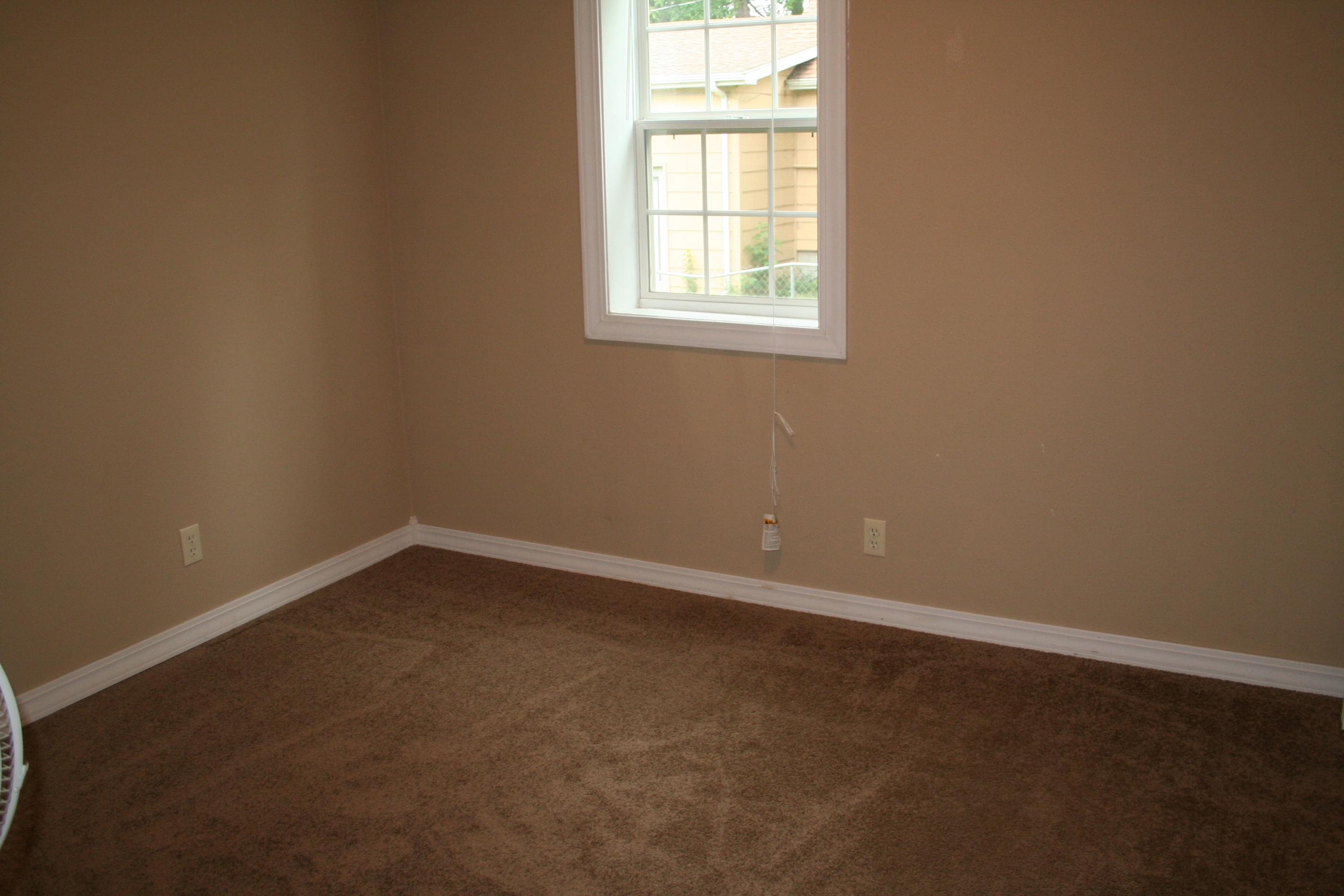 1006 S Rowley