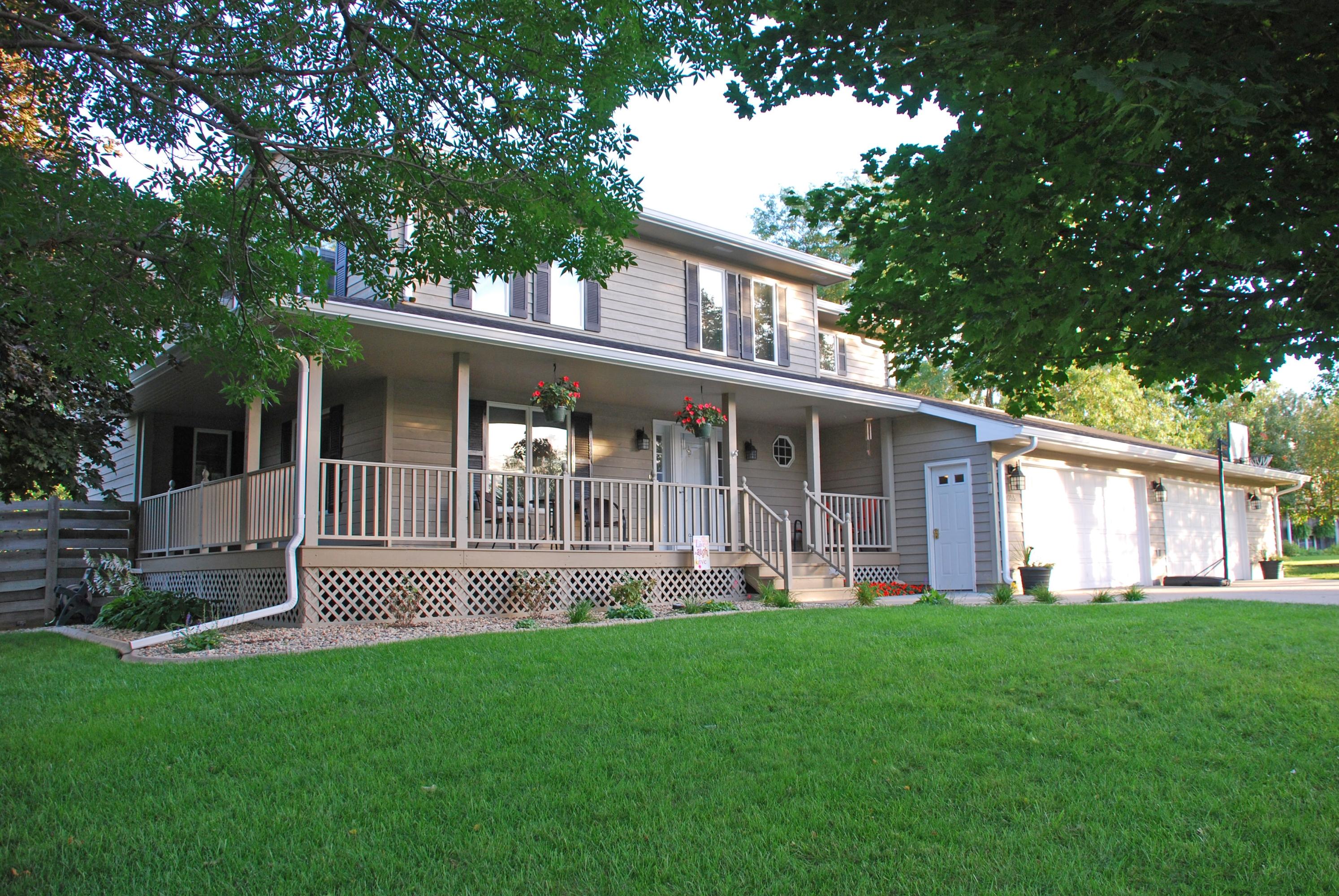 1055 Chalkstone Dr