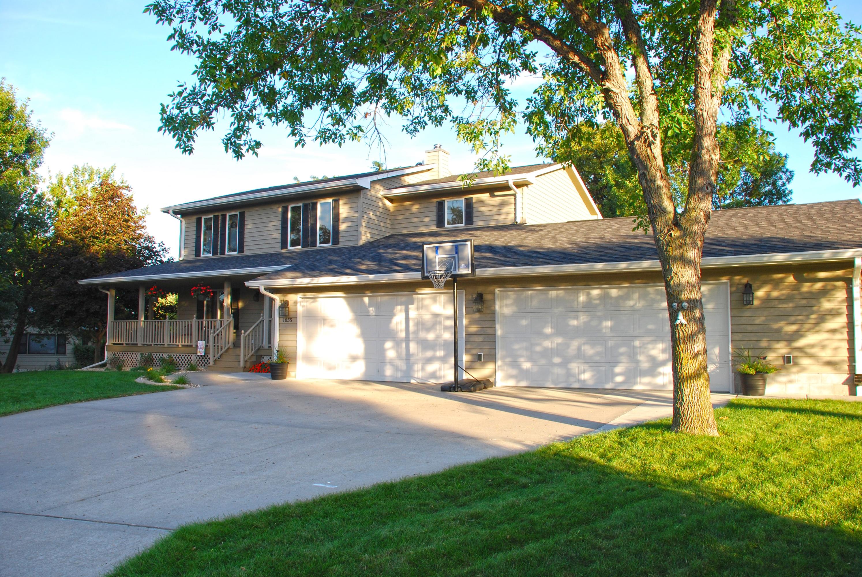 1055 Chalkstone Dr