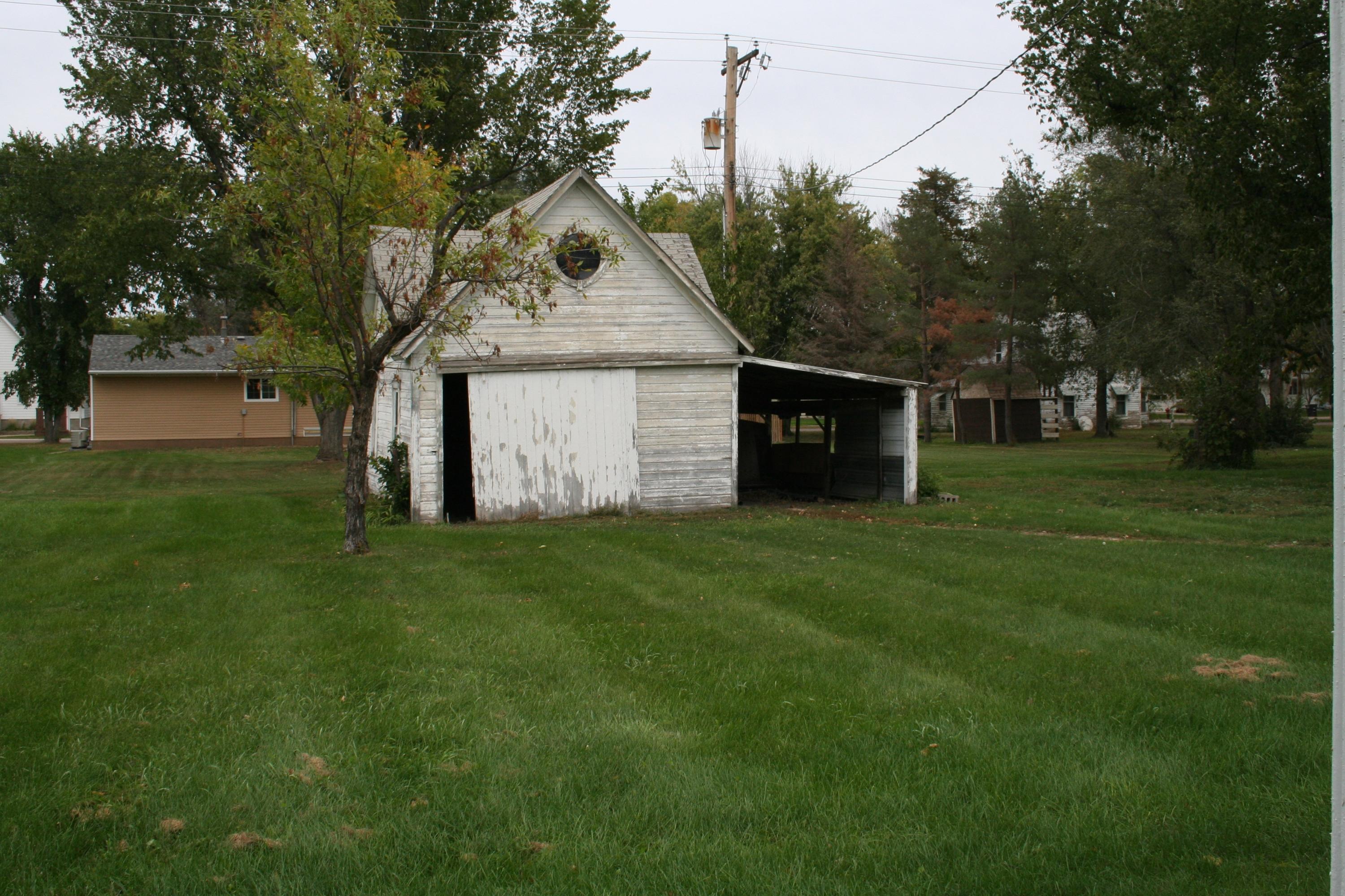 206 E 3rd