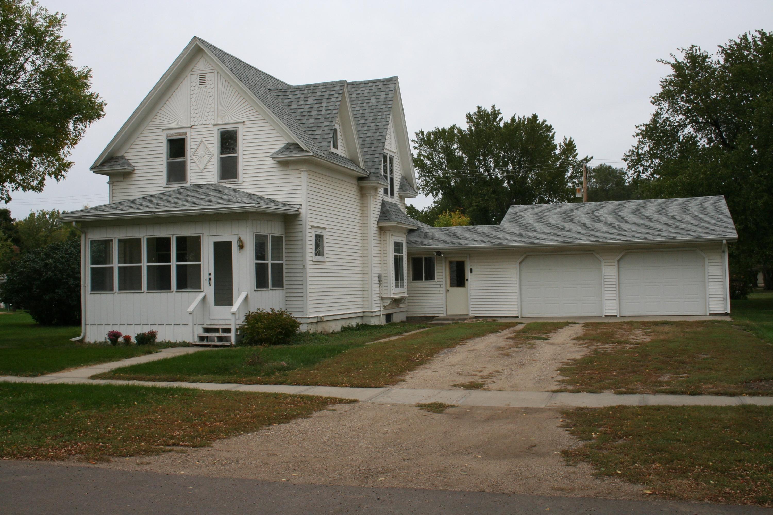 206 E 3rd