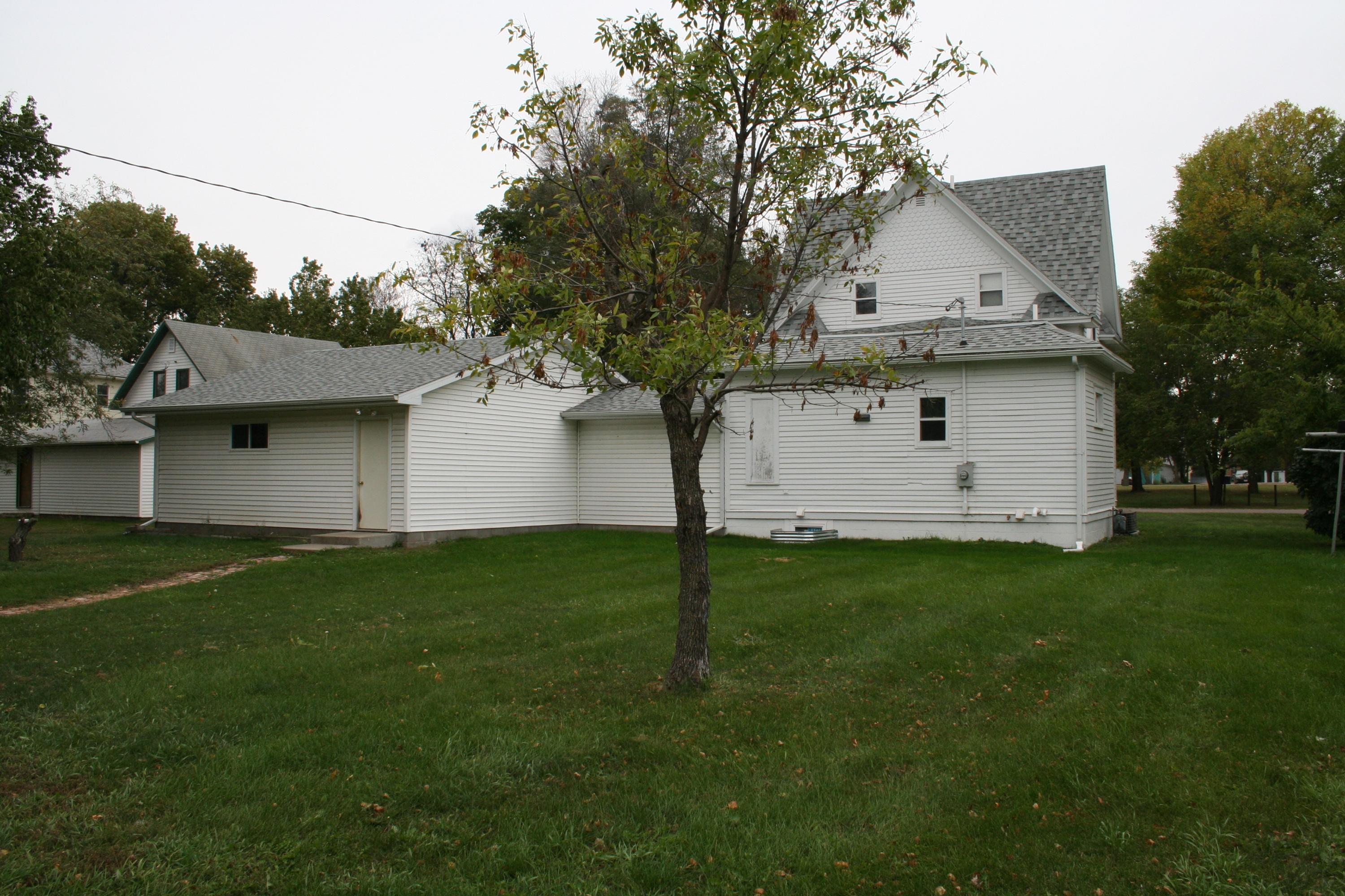 206 E 3rd