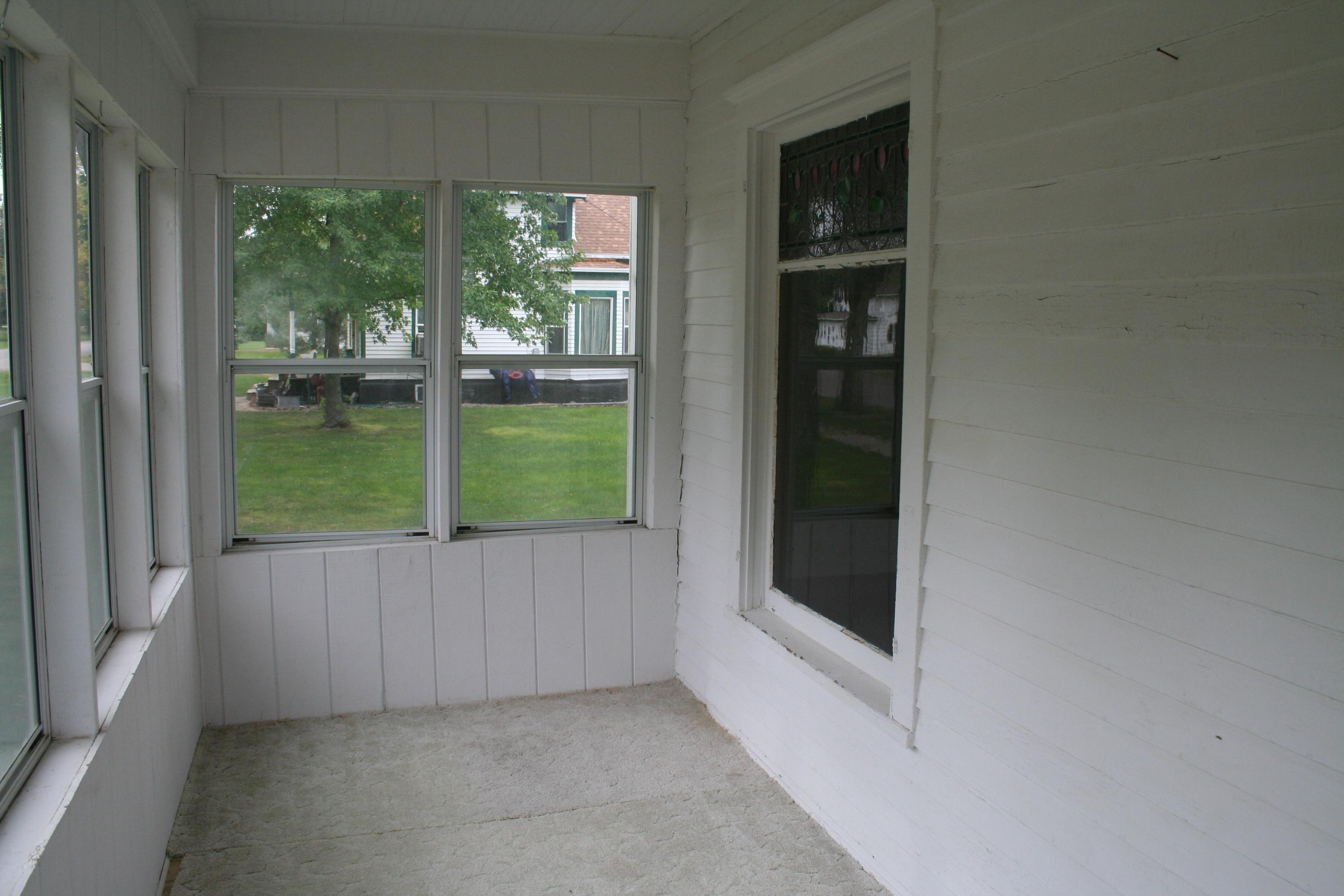 206 E 3rd