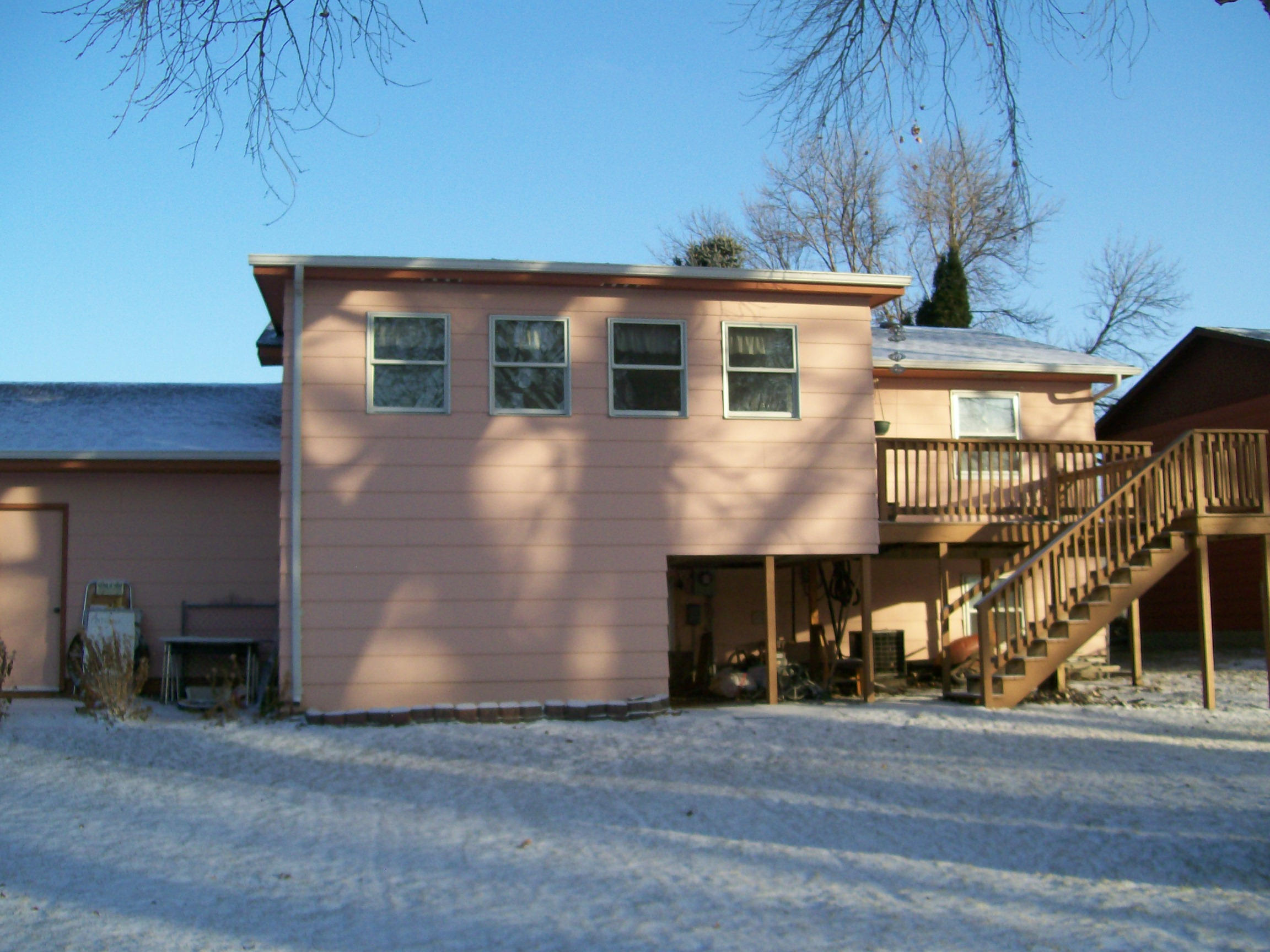 1513 E Hanson