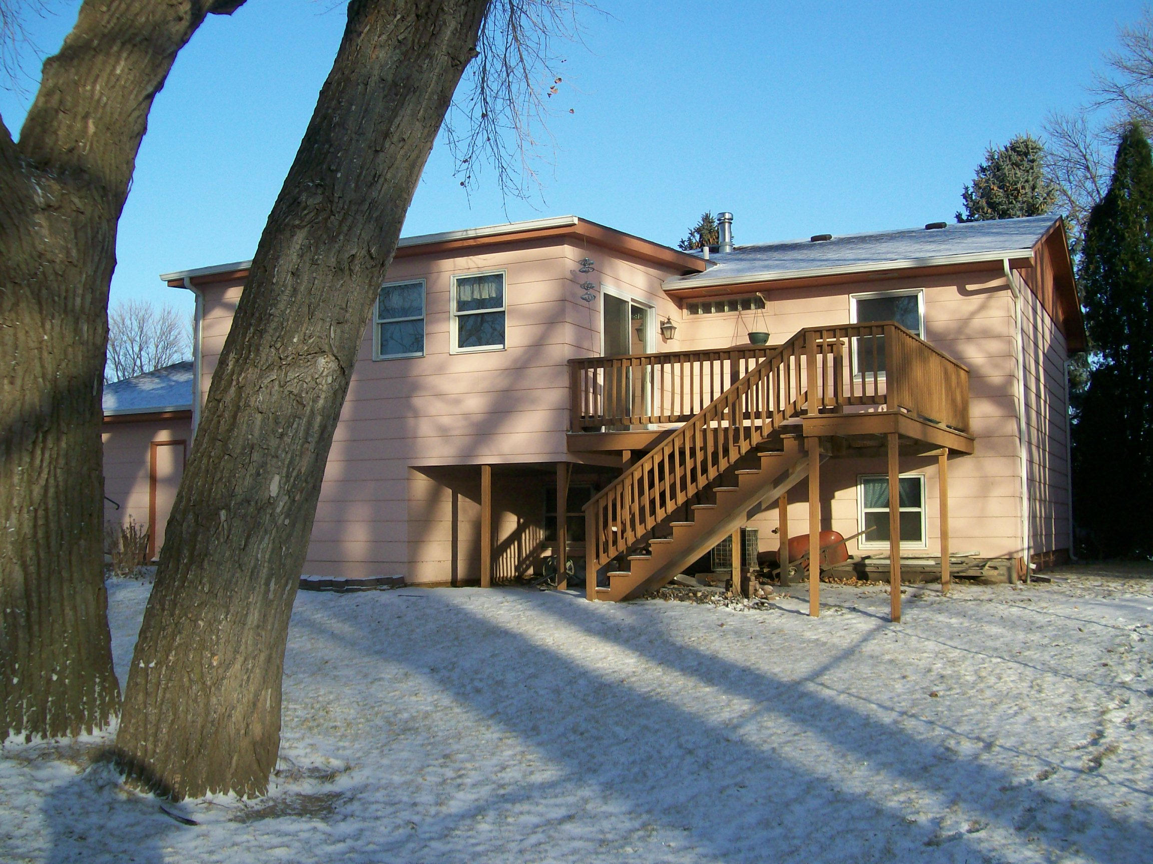 1513 E Hanson