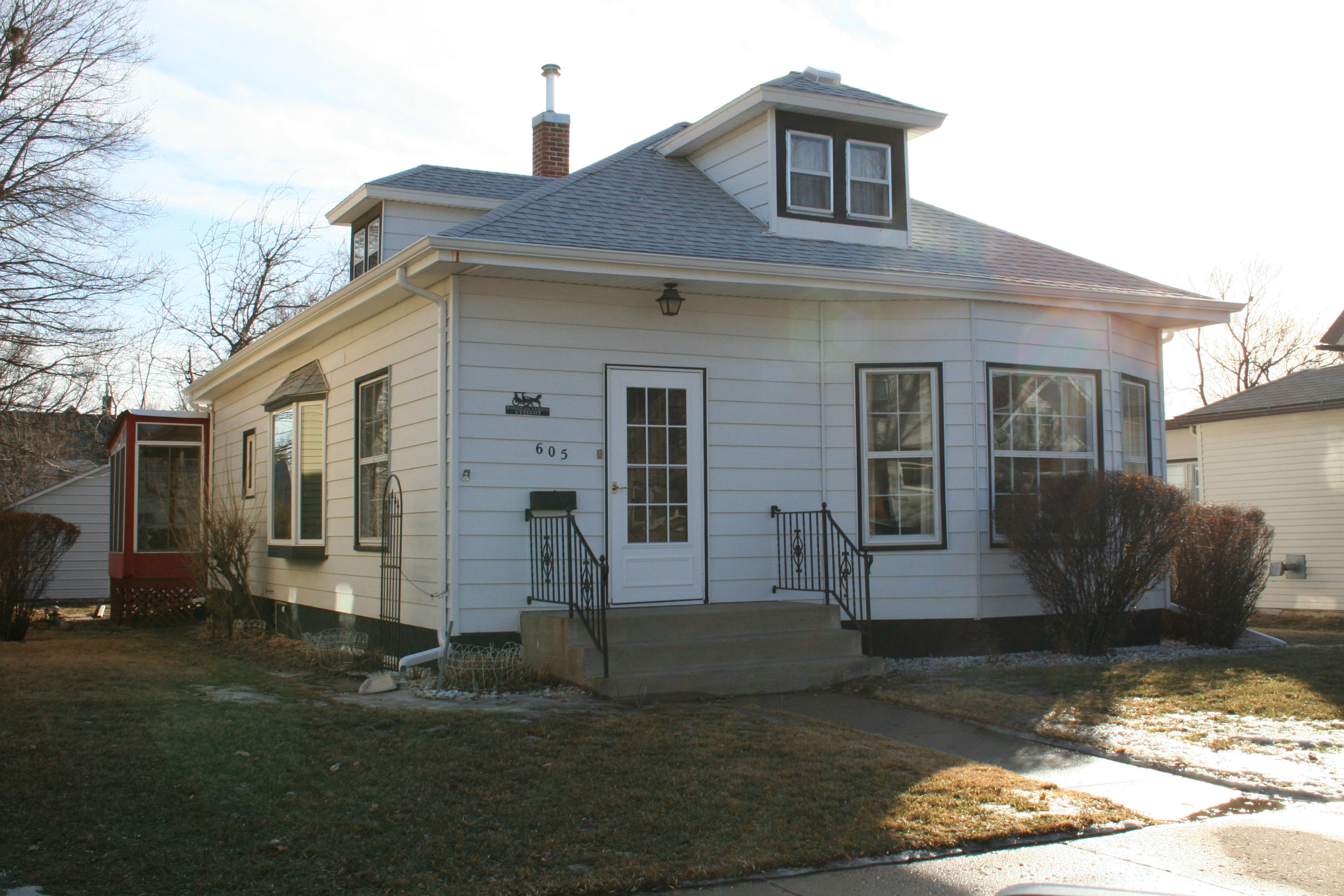 605 W 3rd Ave