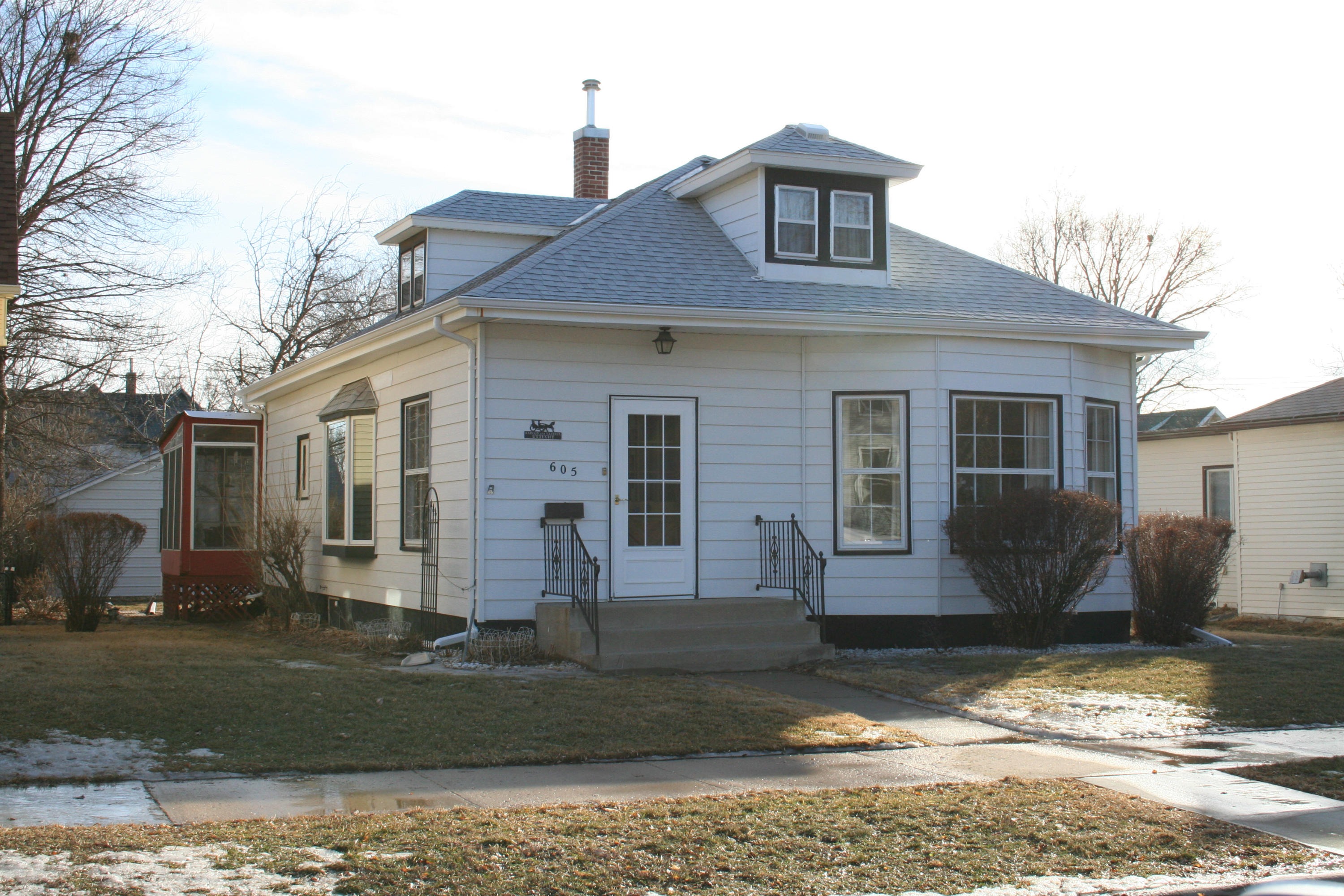 605 W 3rd Ave