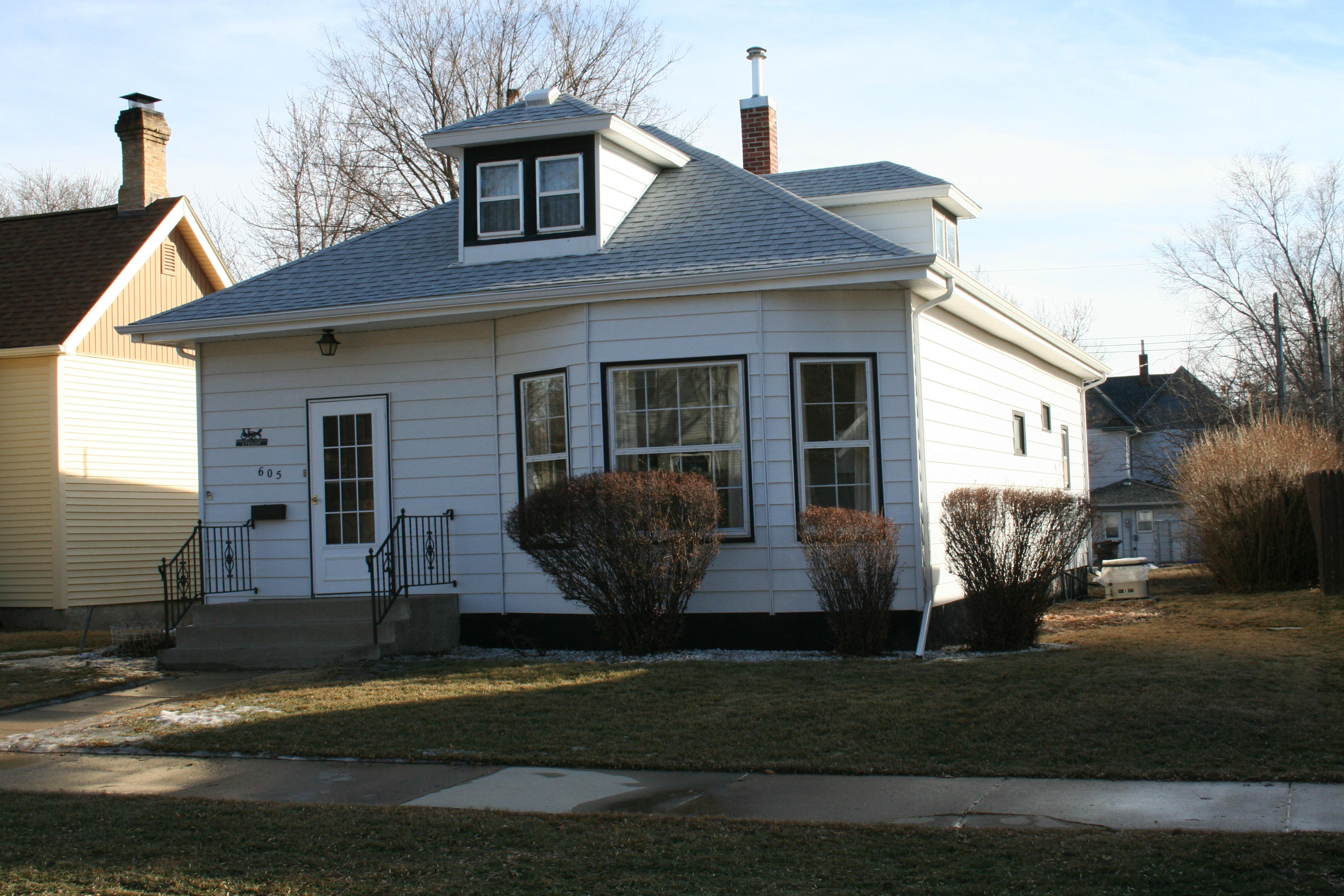 605 W 3rd Ave