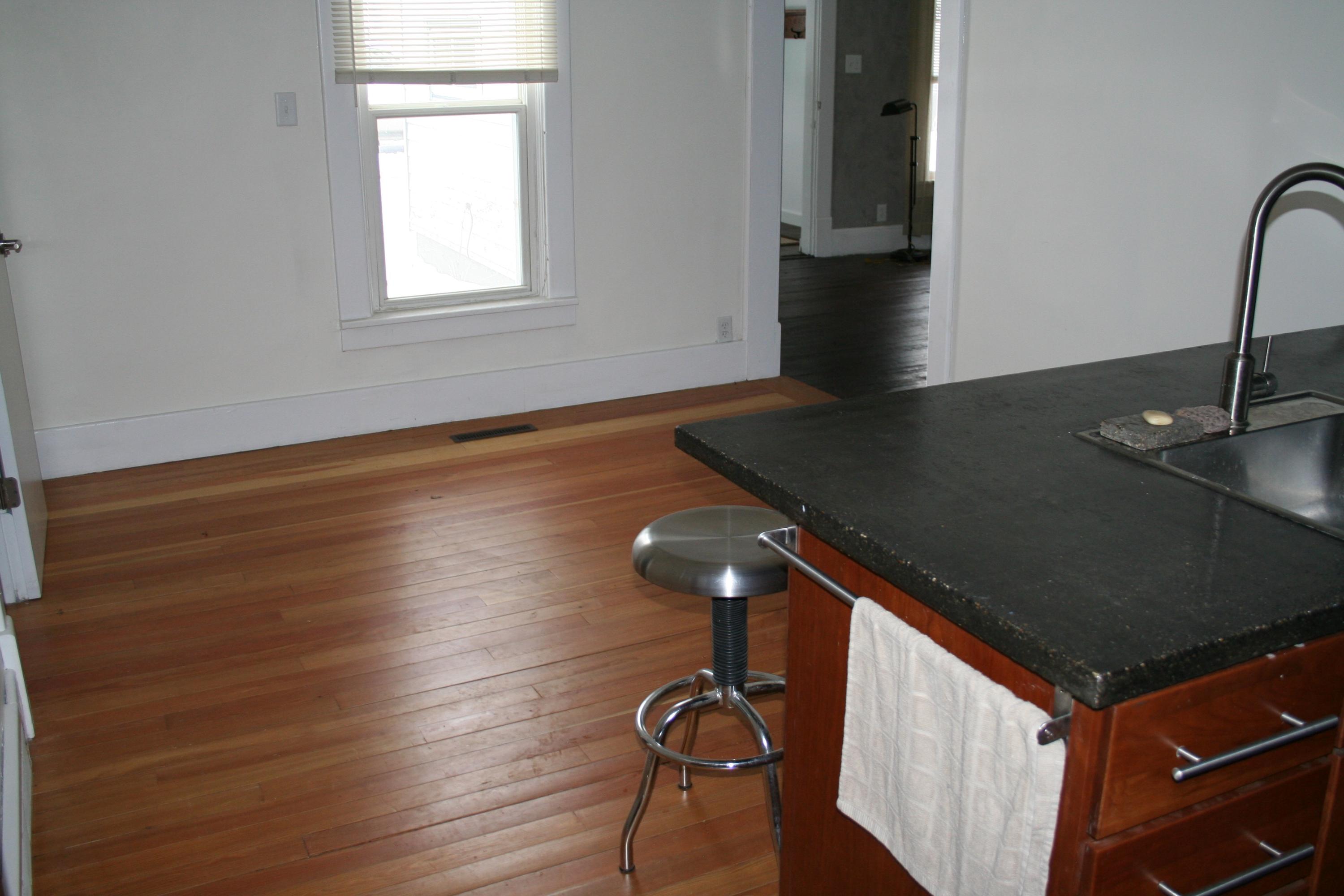 216 W 10th Ave