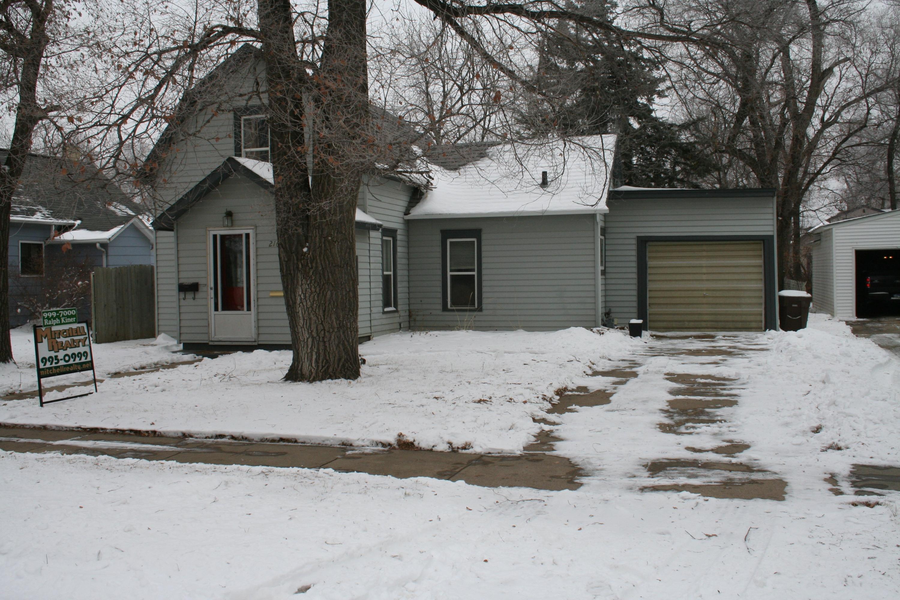 216 W 10th Ave