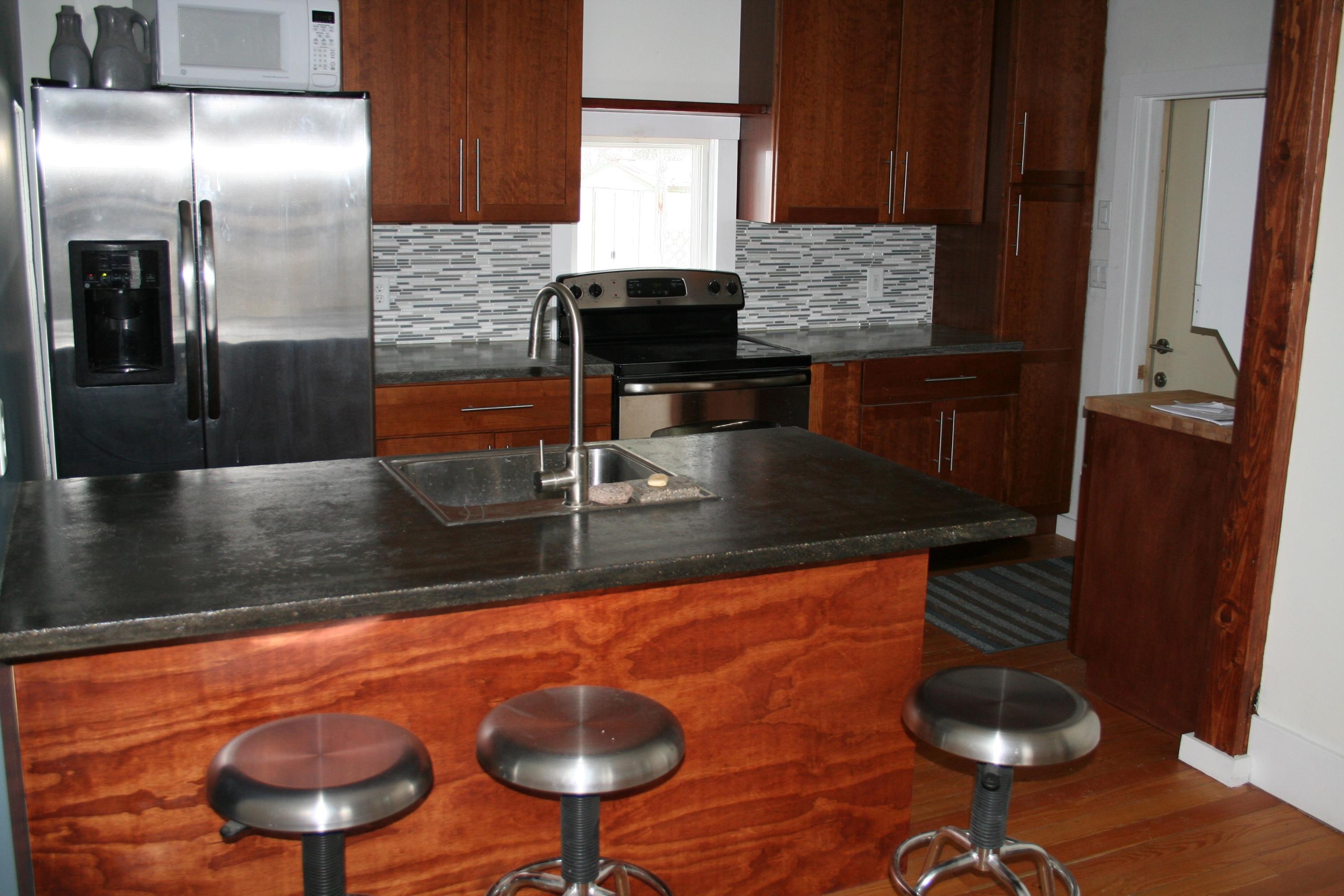 216 W 10th Ave
