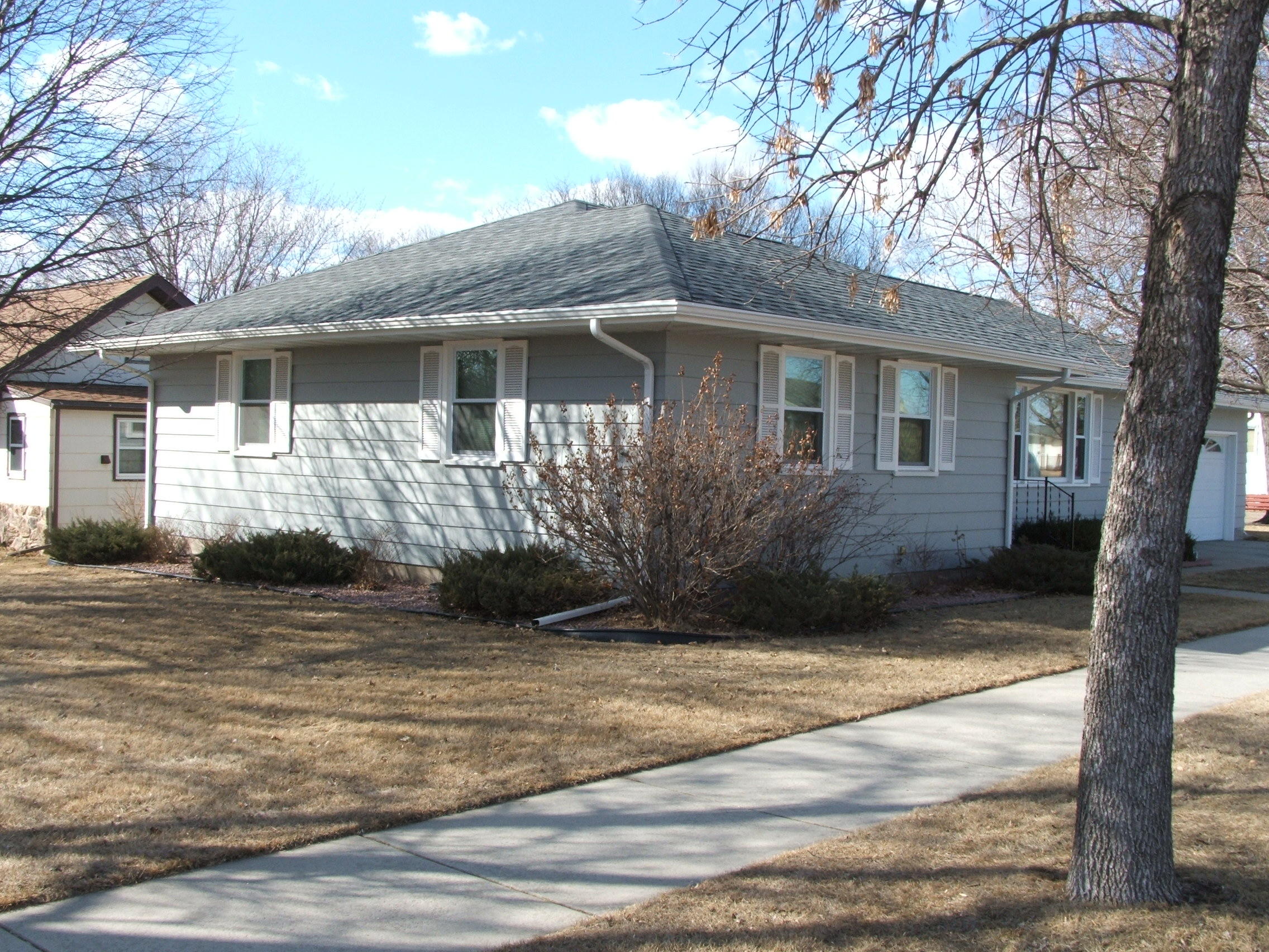 1301 N Rowley