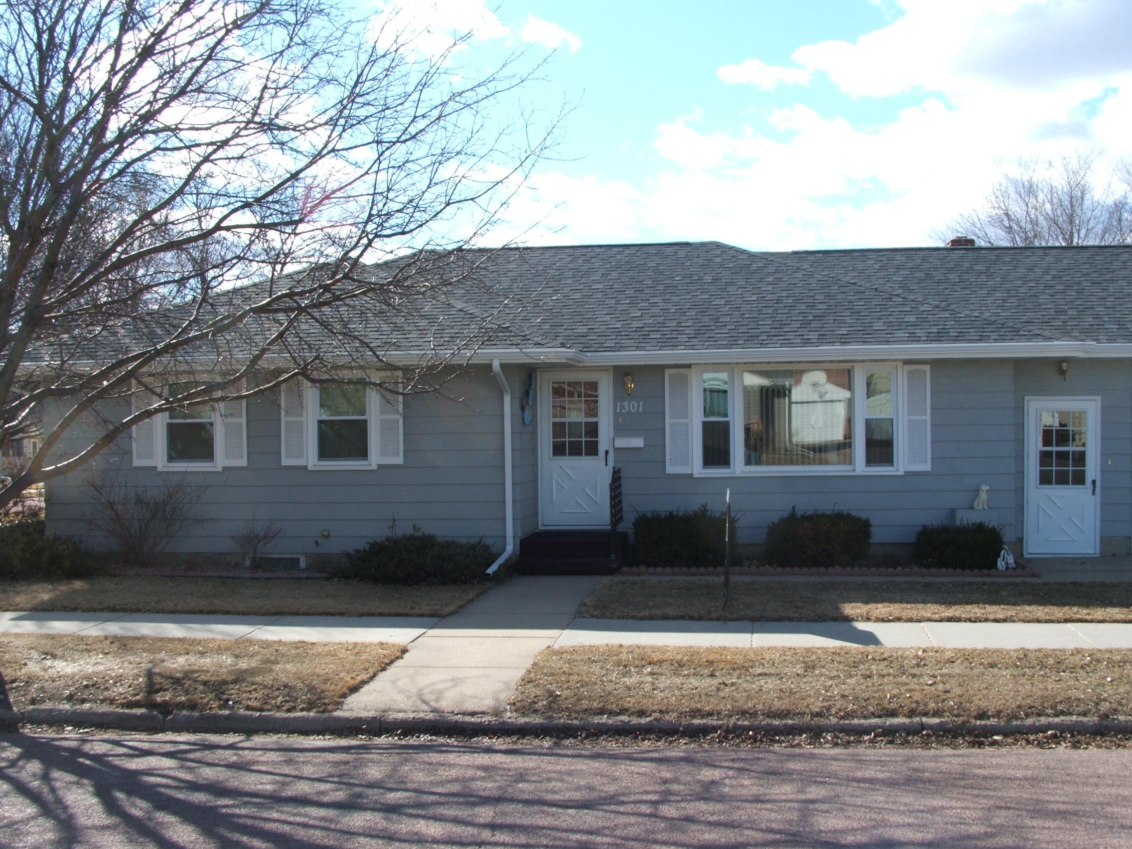1301 N Rowley
