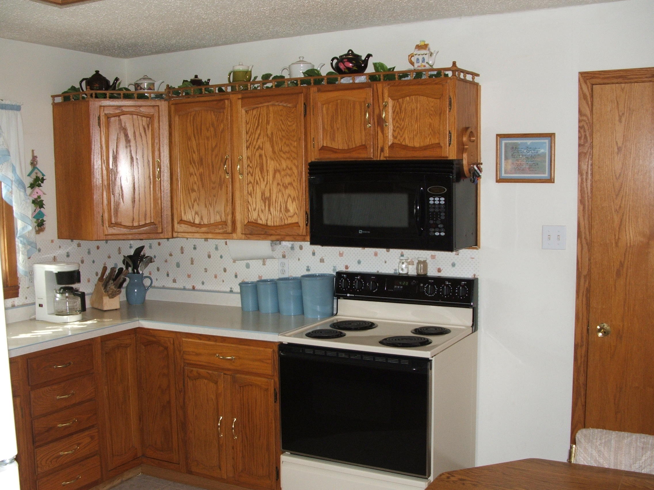 1301 N Rowley
